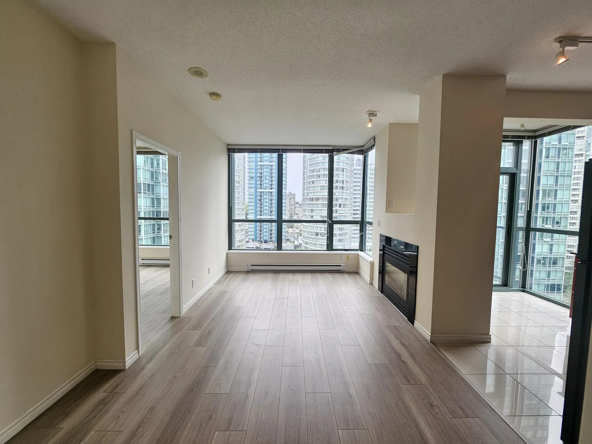 1604 1239 W Georgia Street