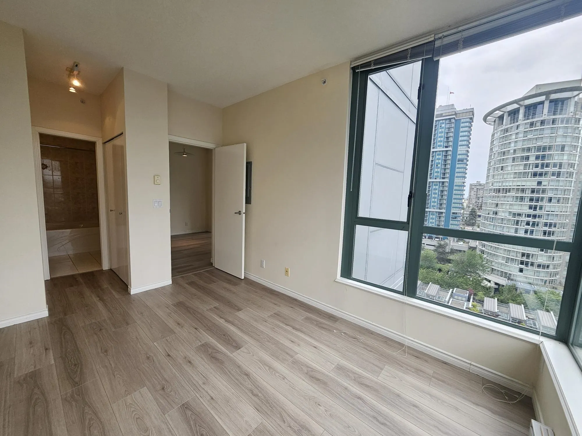 1604 1239 W Georgia Street