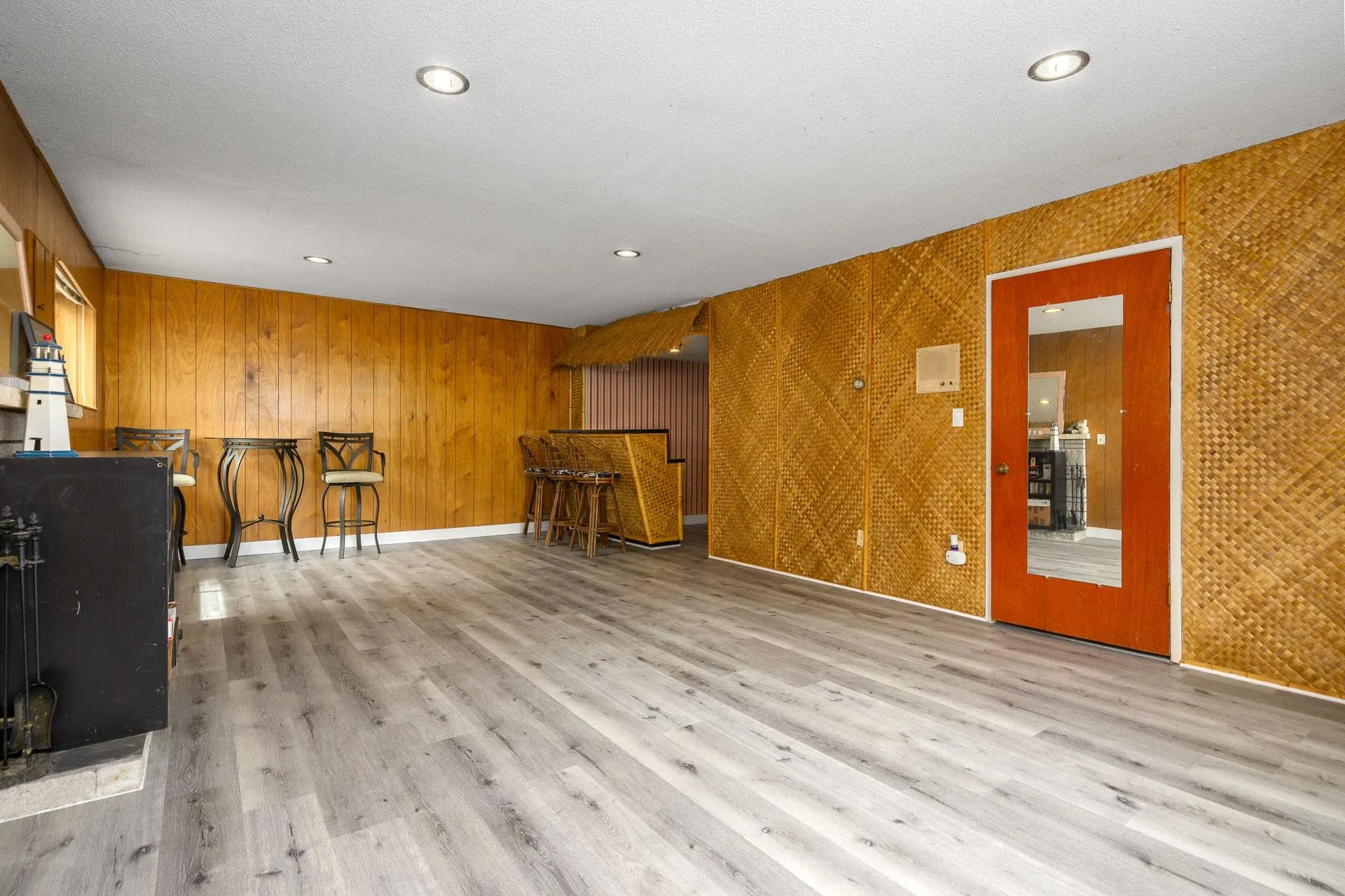 1076 Walalee Drive