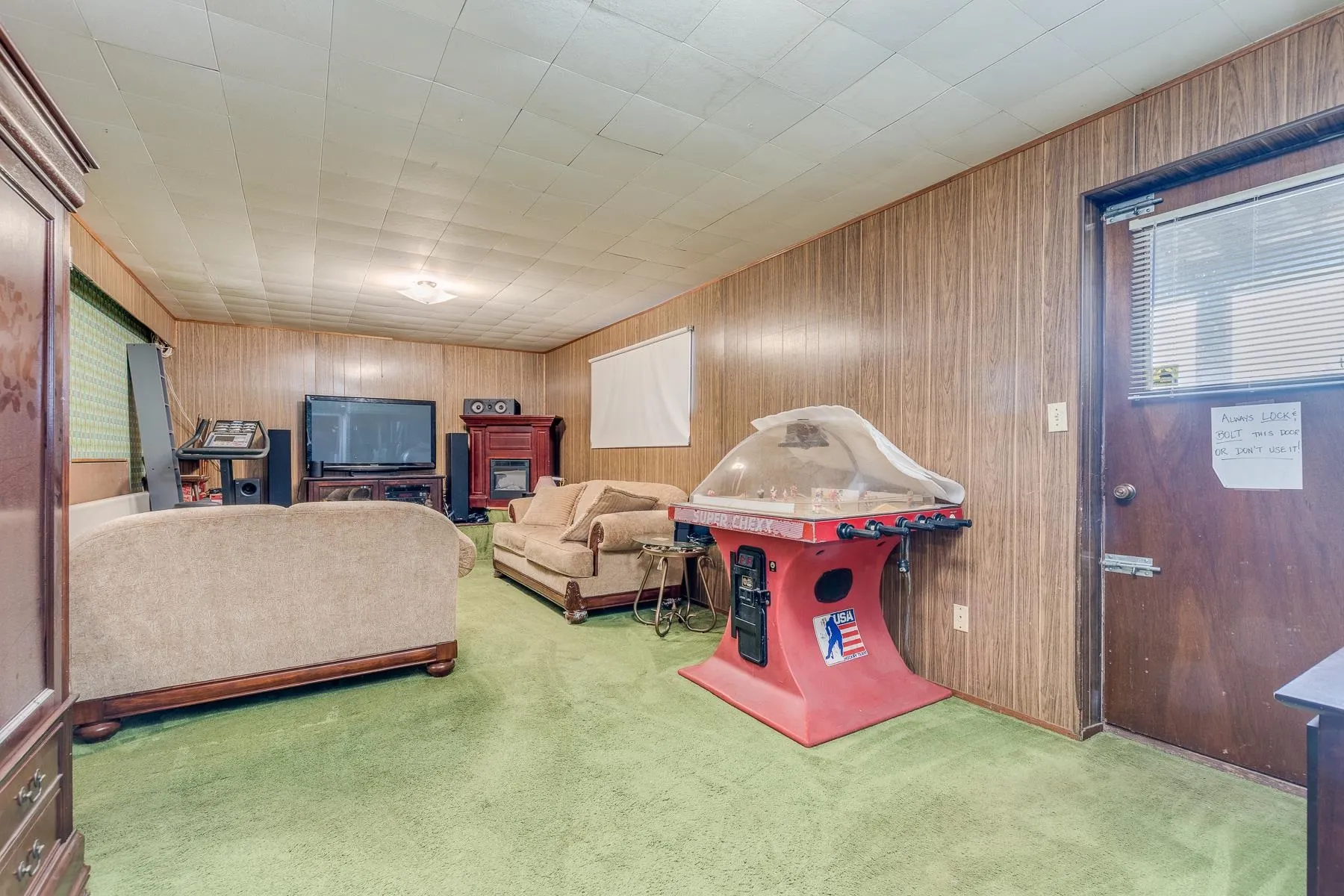 1076 Walalee Drive