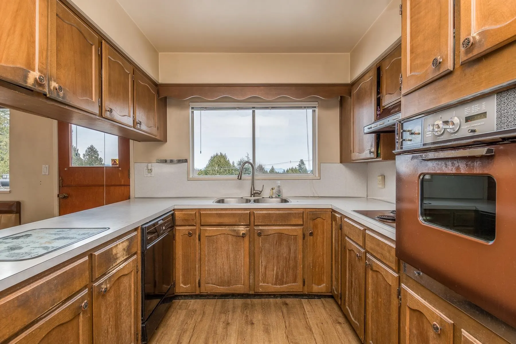 1076 Walalee Drive