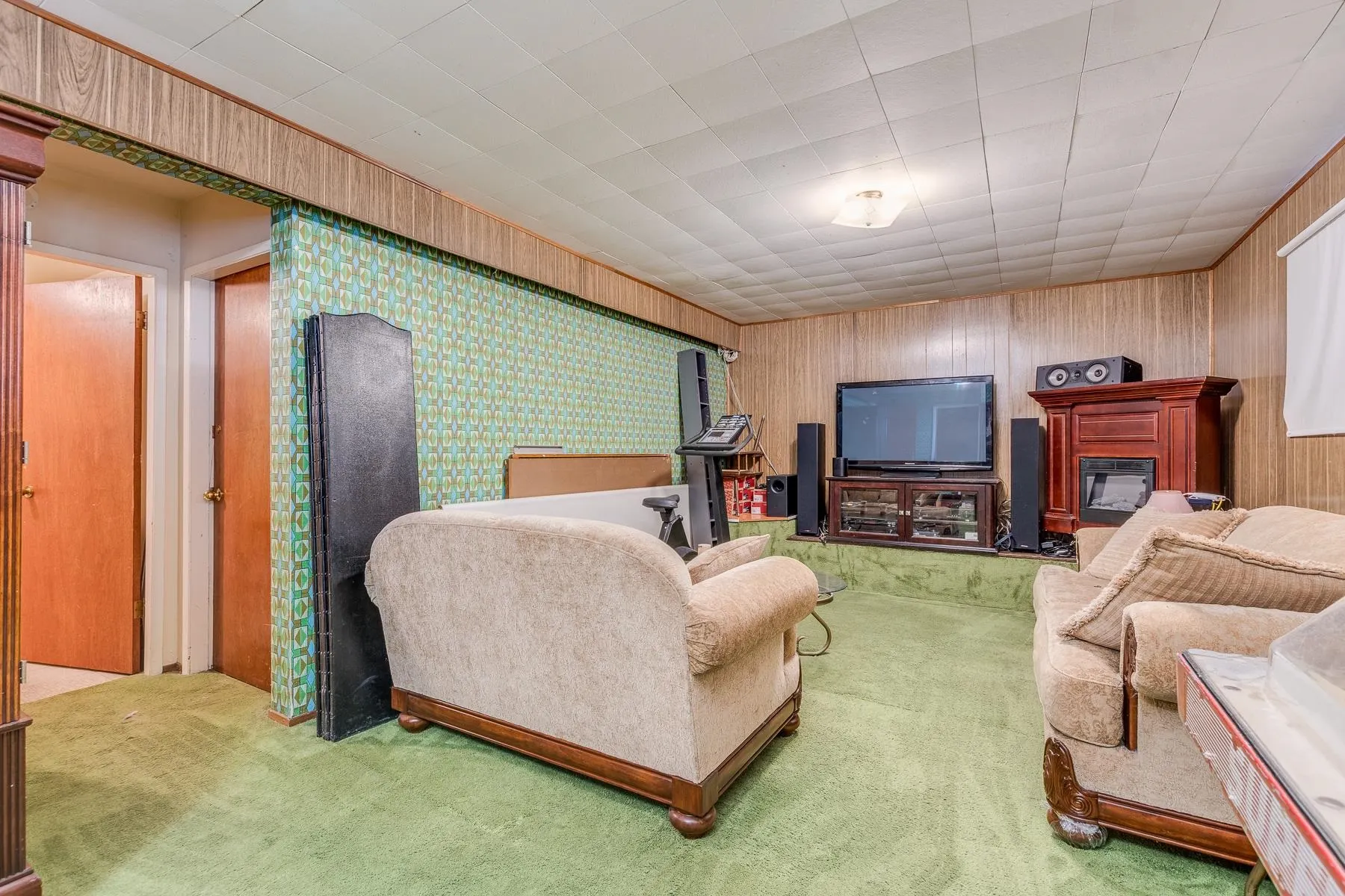1076 Walalee Drive