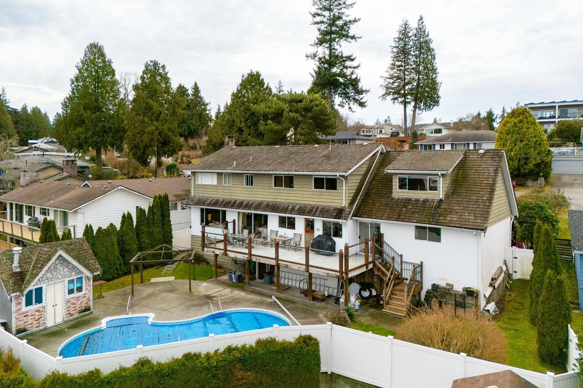 1076 Walalee Drive