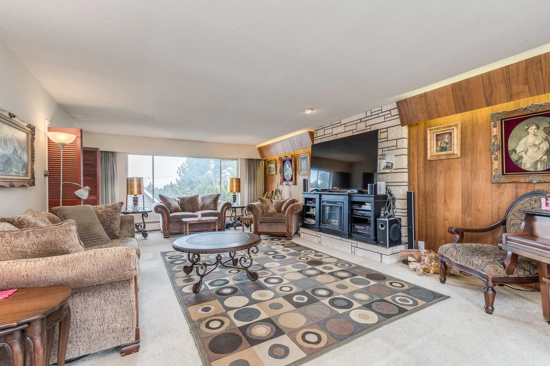 1076 Walalee Drive