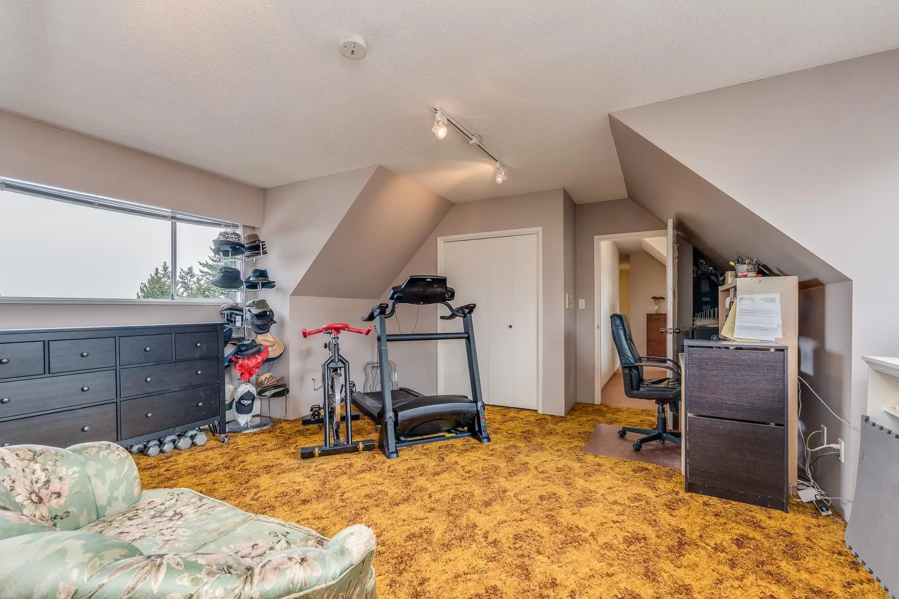 1076 Walalee Drive