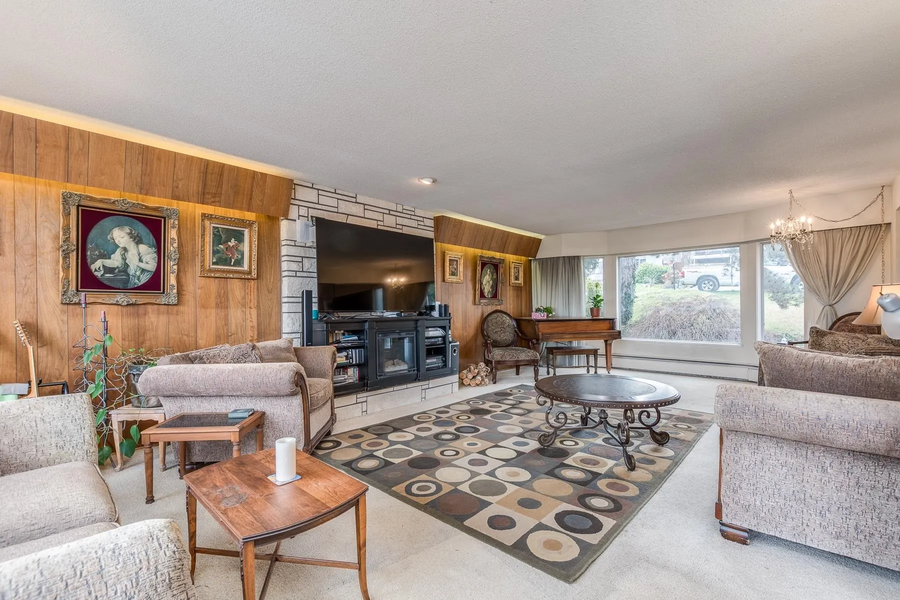 1076 Walalee Drive