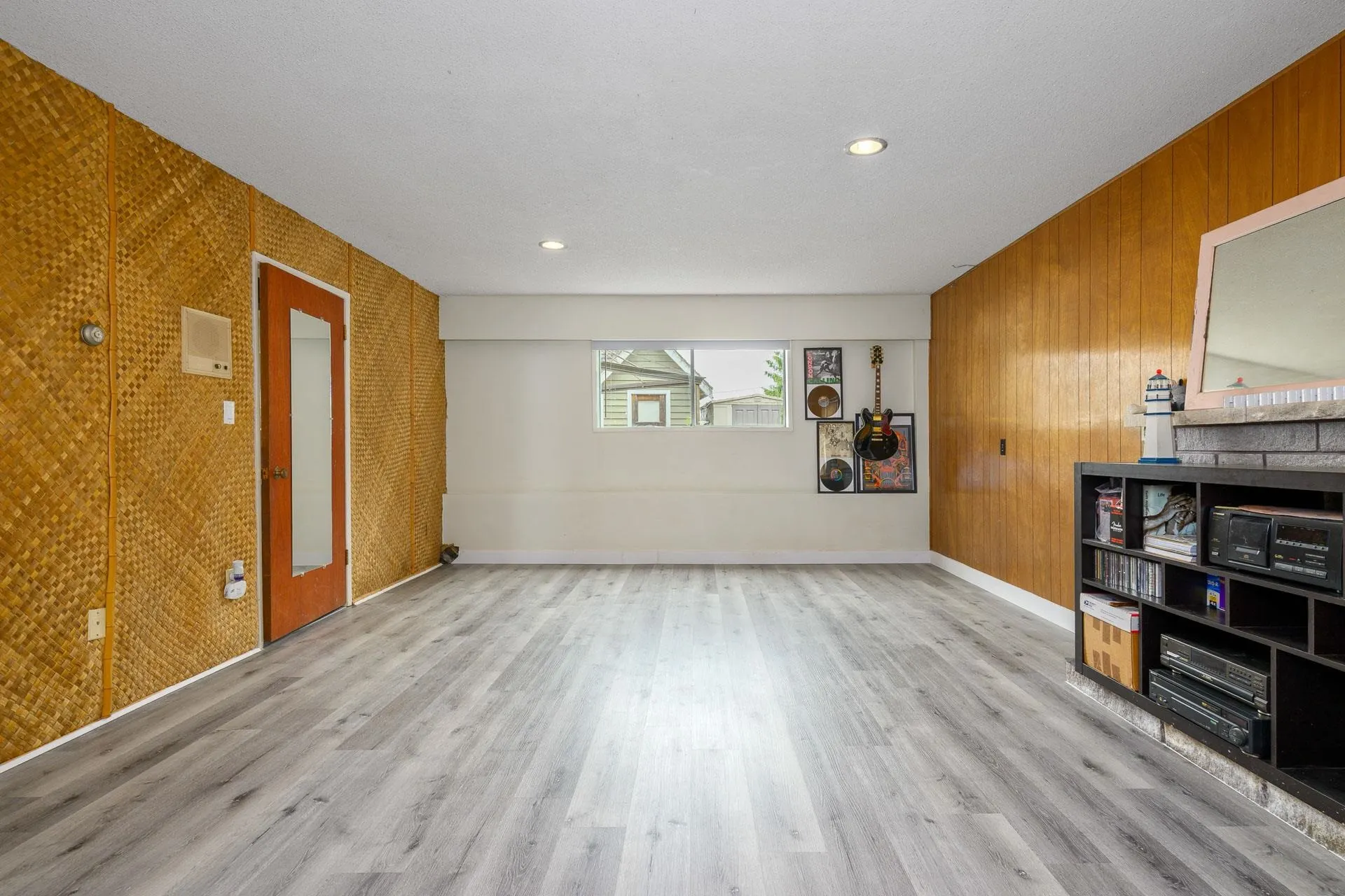 1076 Walalee Drive