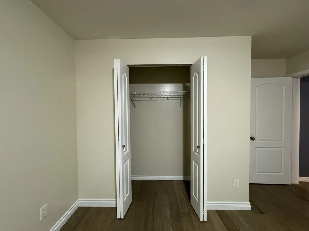 Basement 21662 91 Avenue