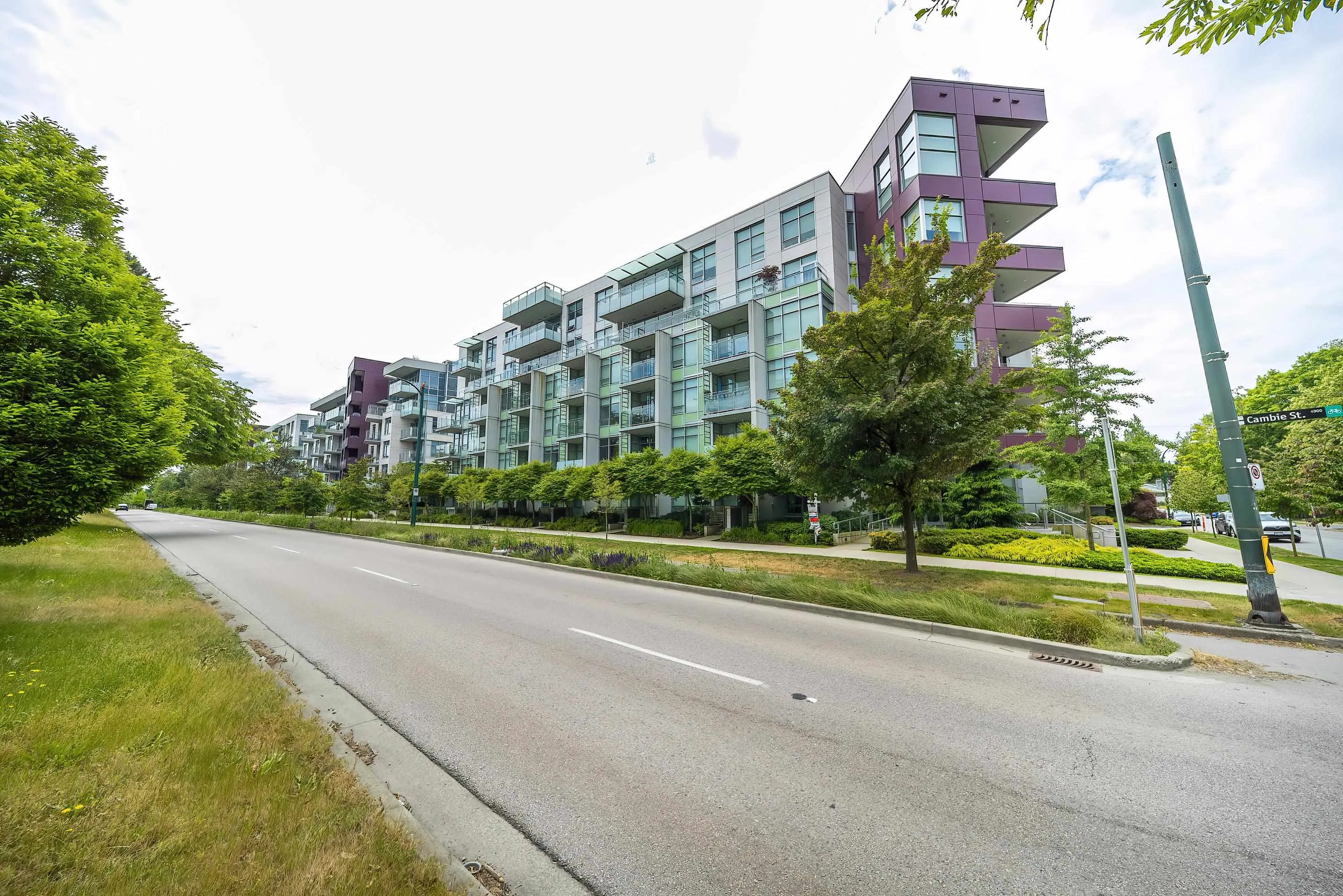 209 4963 Cambie Street