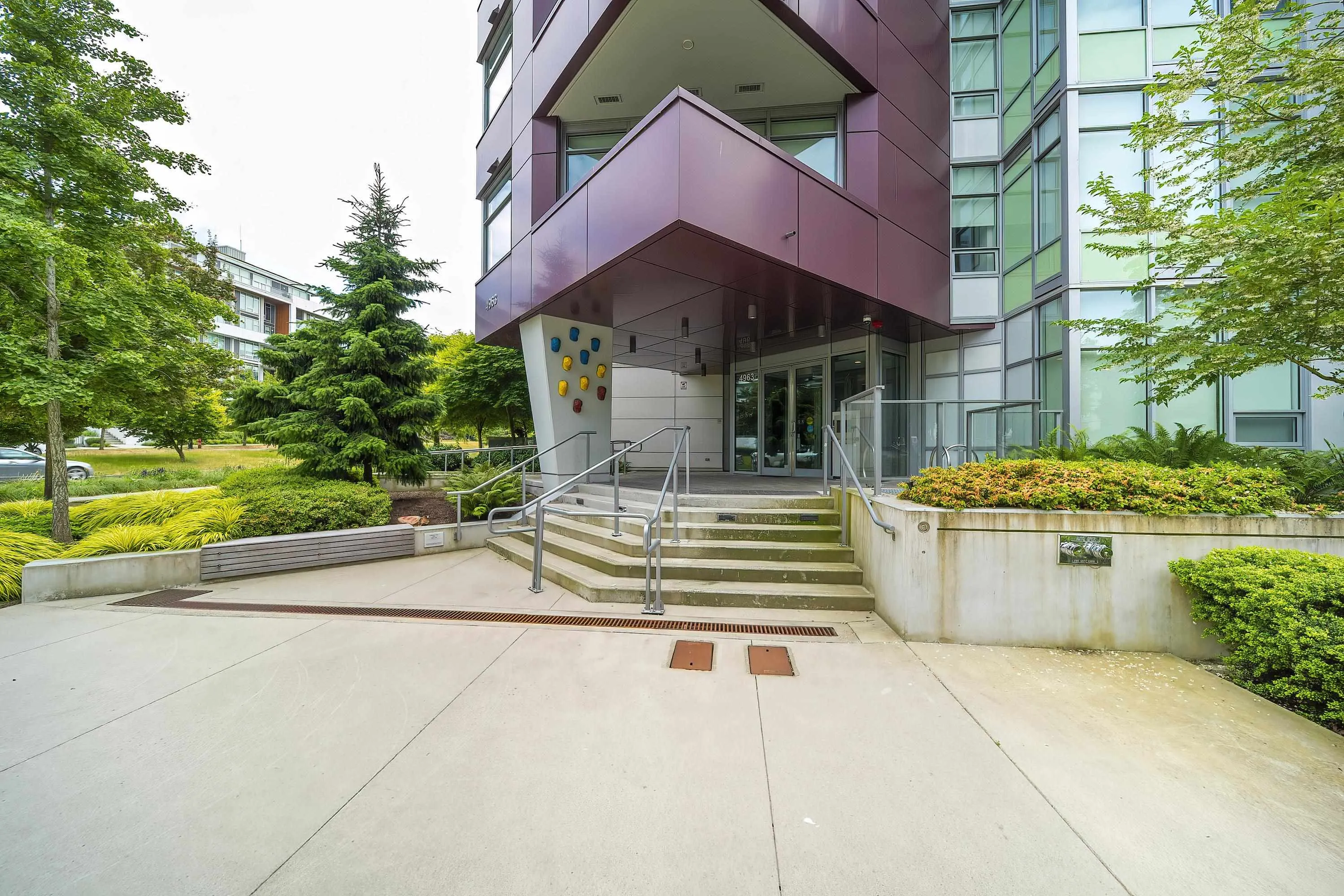209 4963 Cambie Street