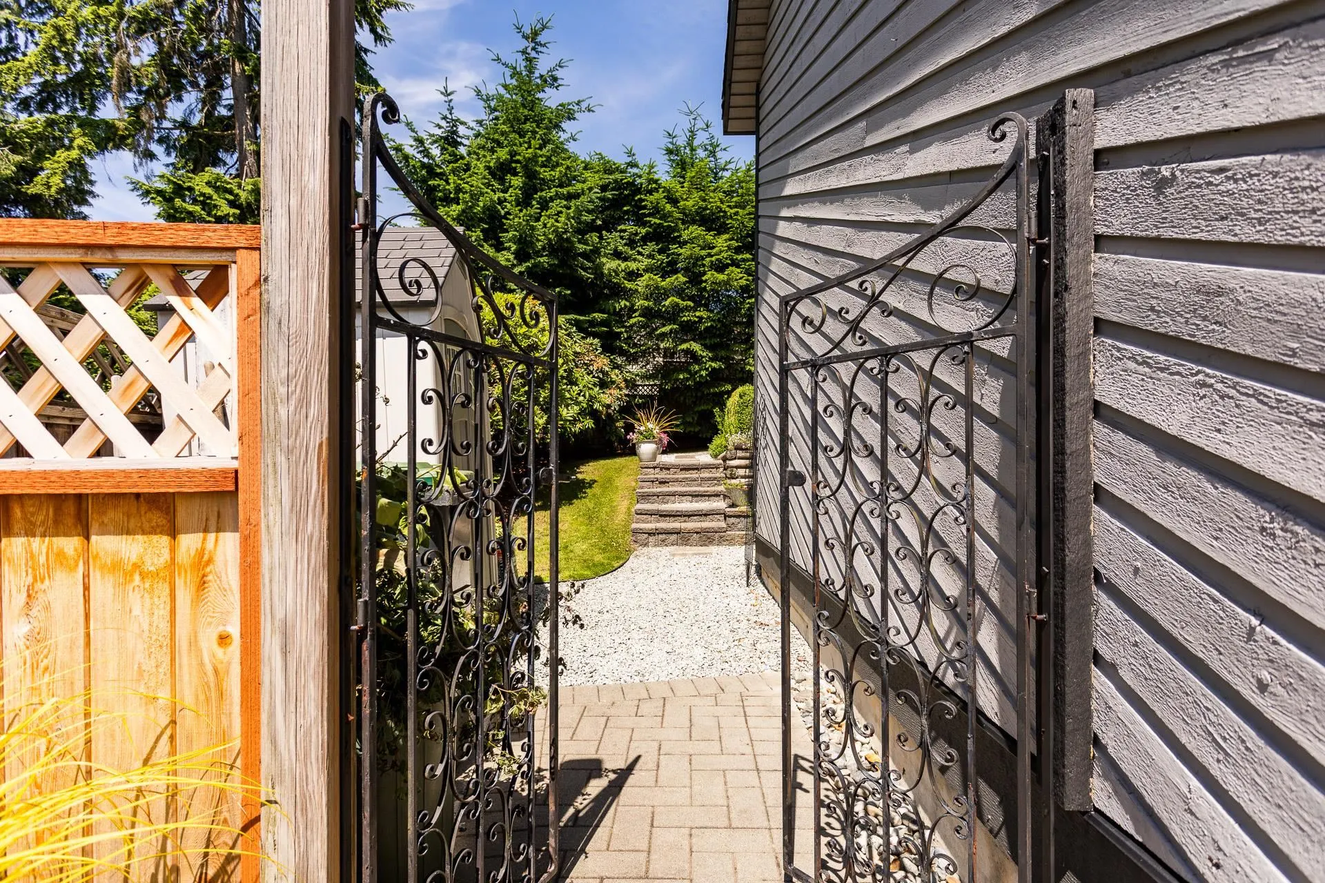 1613 Hemlock Place