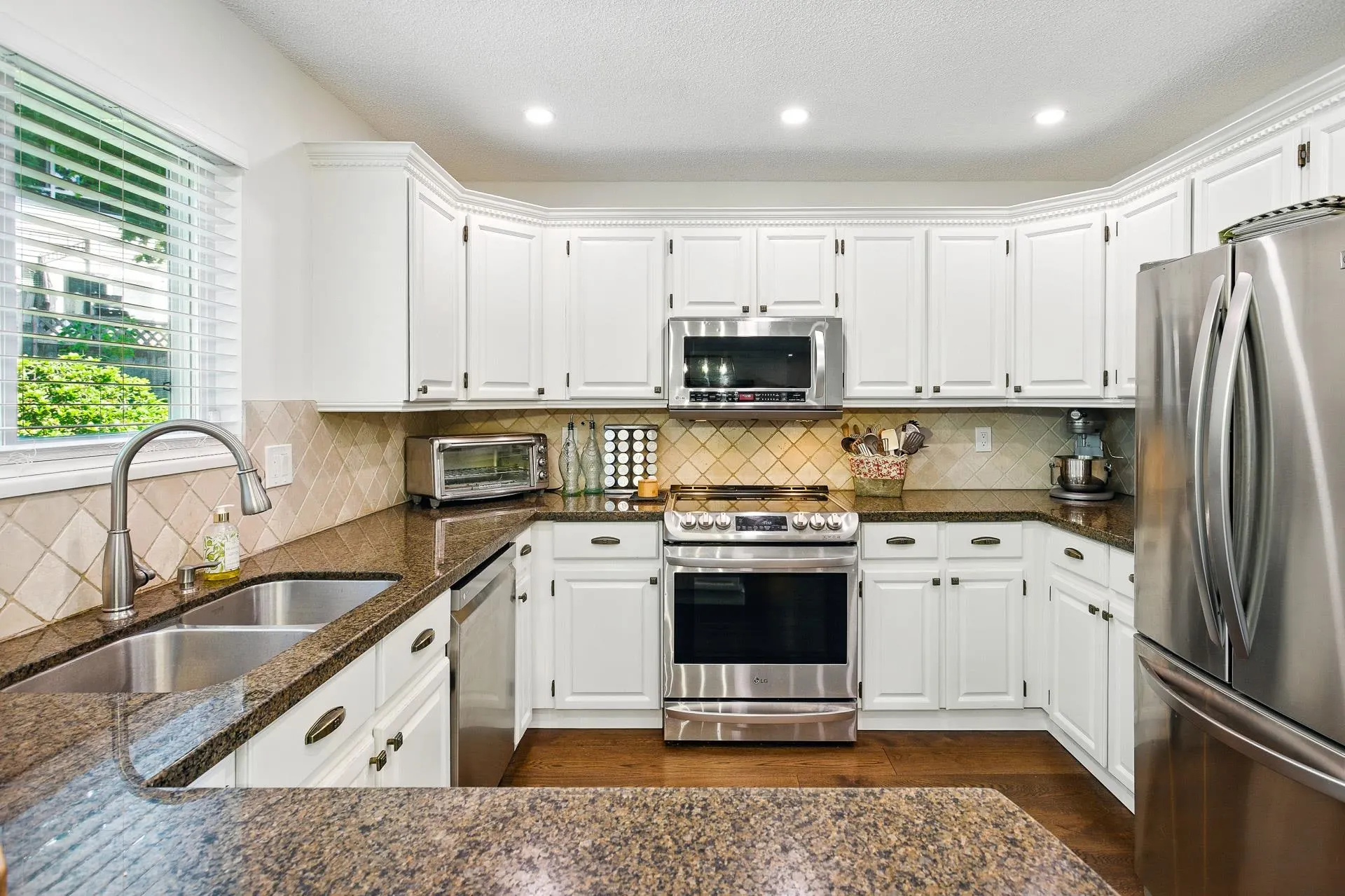 1613 Hemlock Place