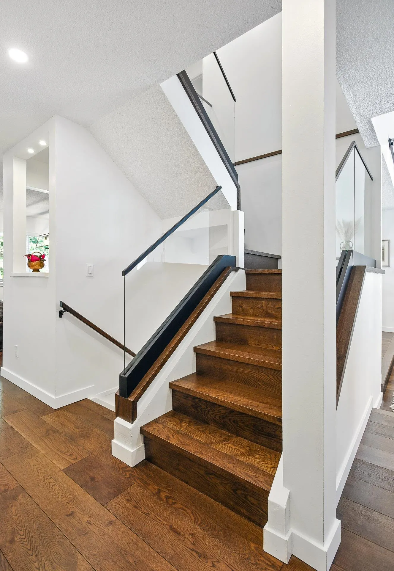 1613 Hemlock Place