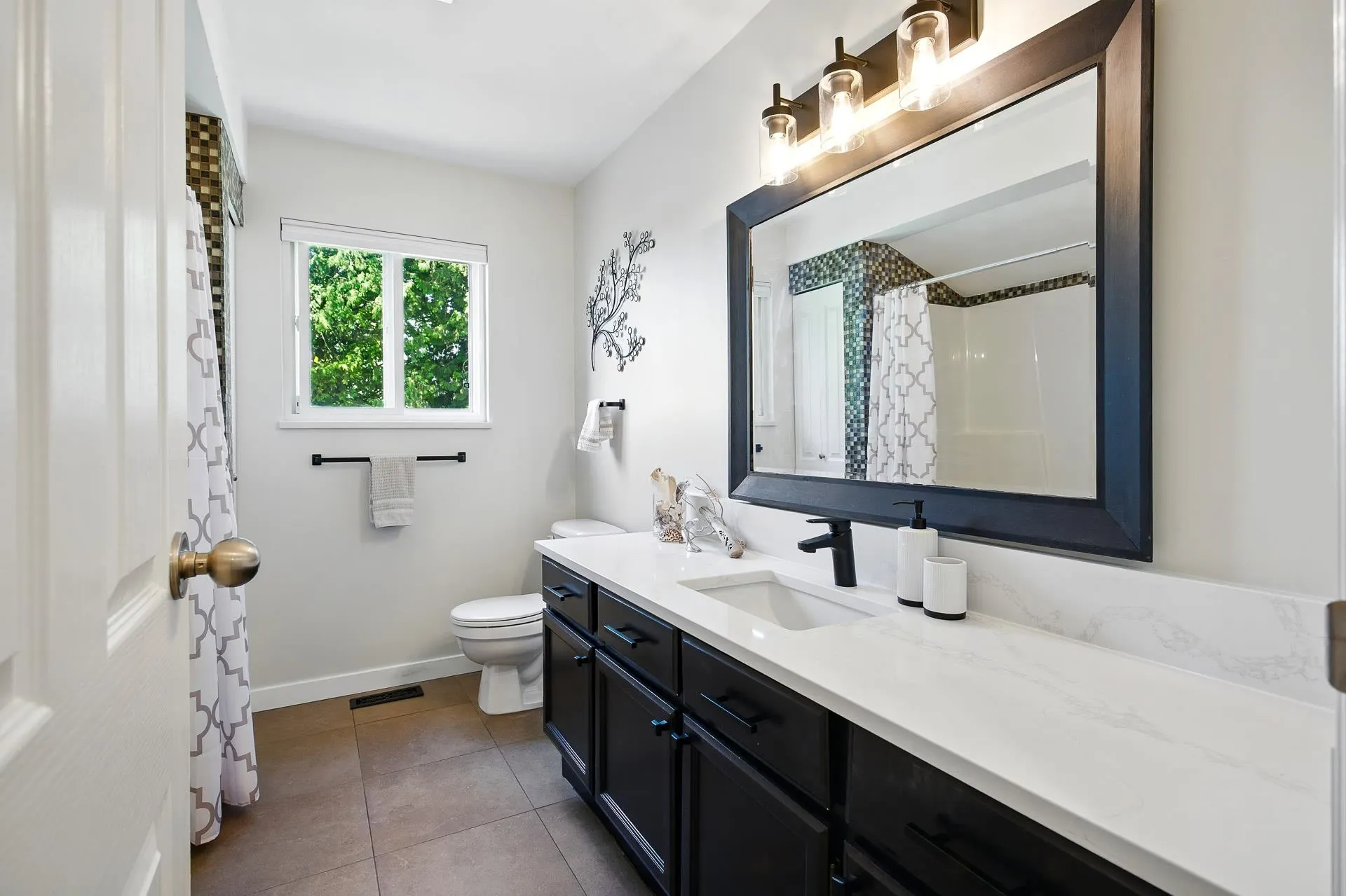 1613 Hemlock Place
