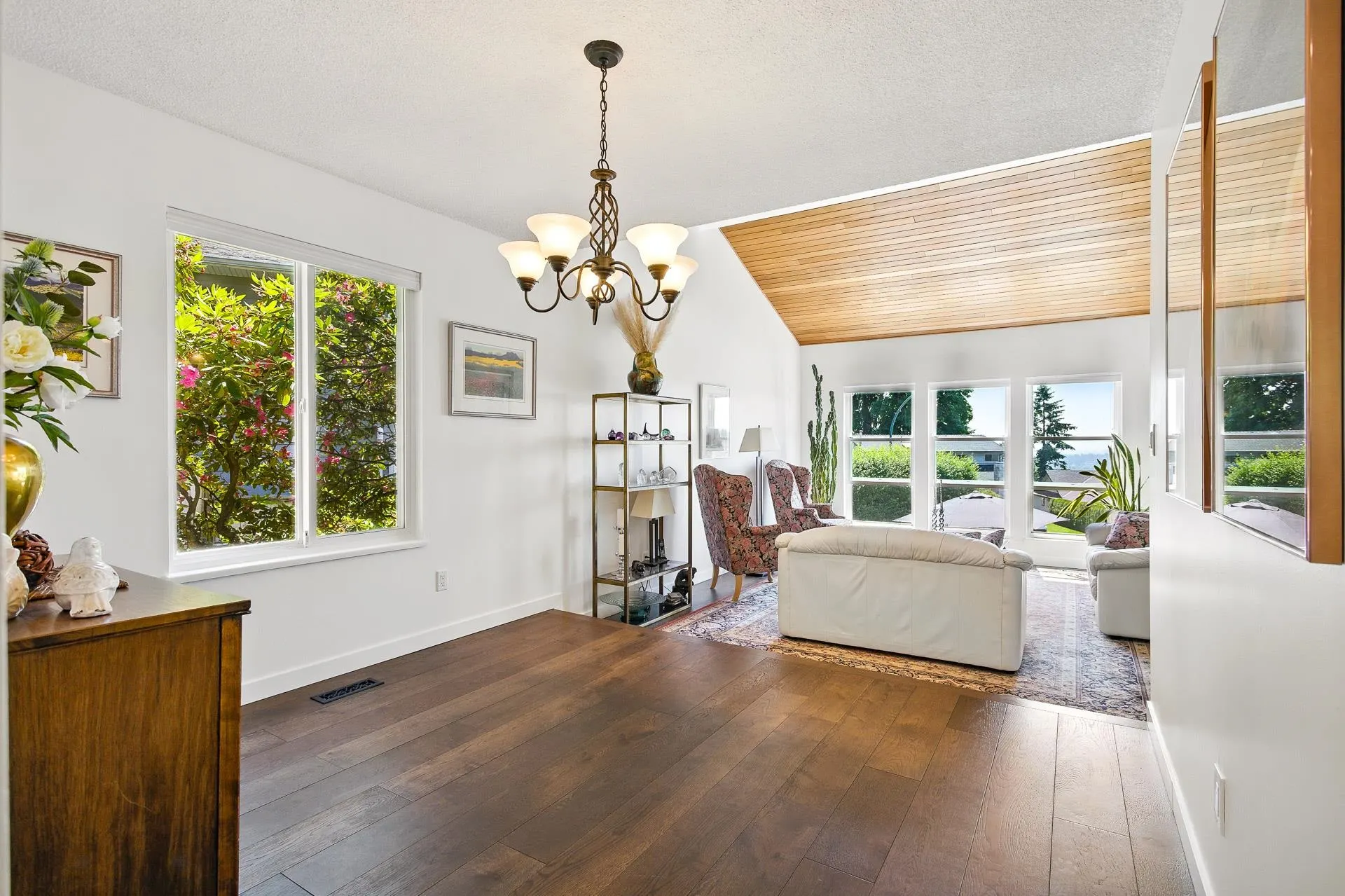 1613 Hemlock Place