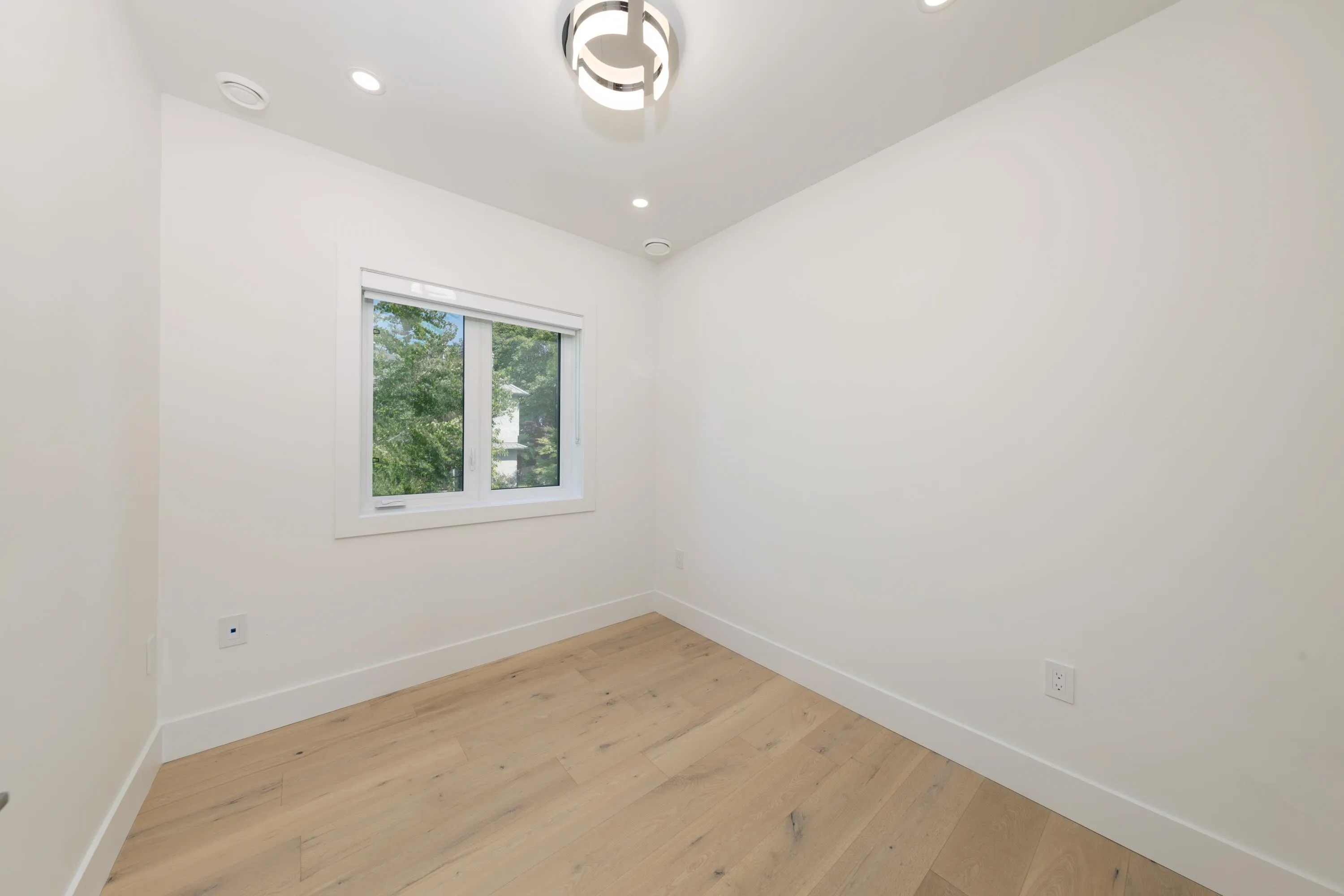 3075 Courtenay Street
