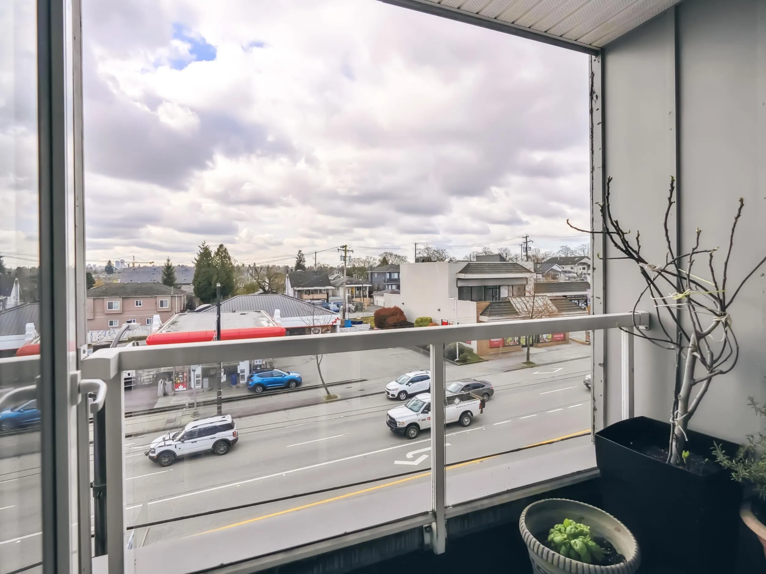 416 2891 E Hastings Street
