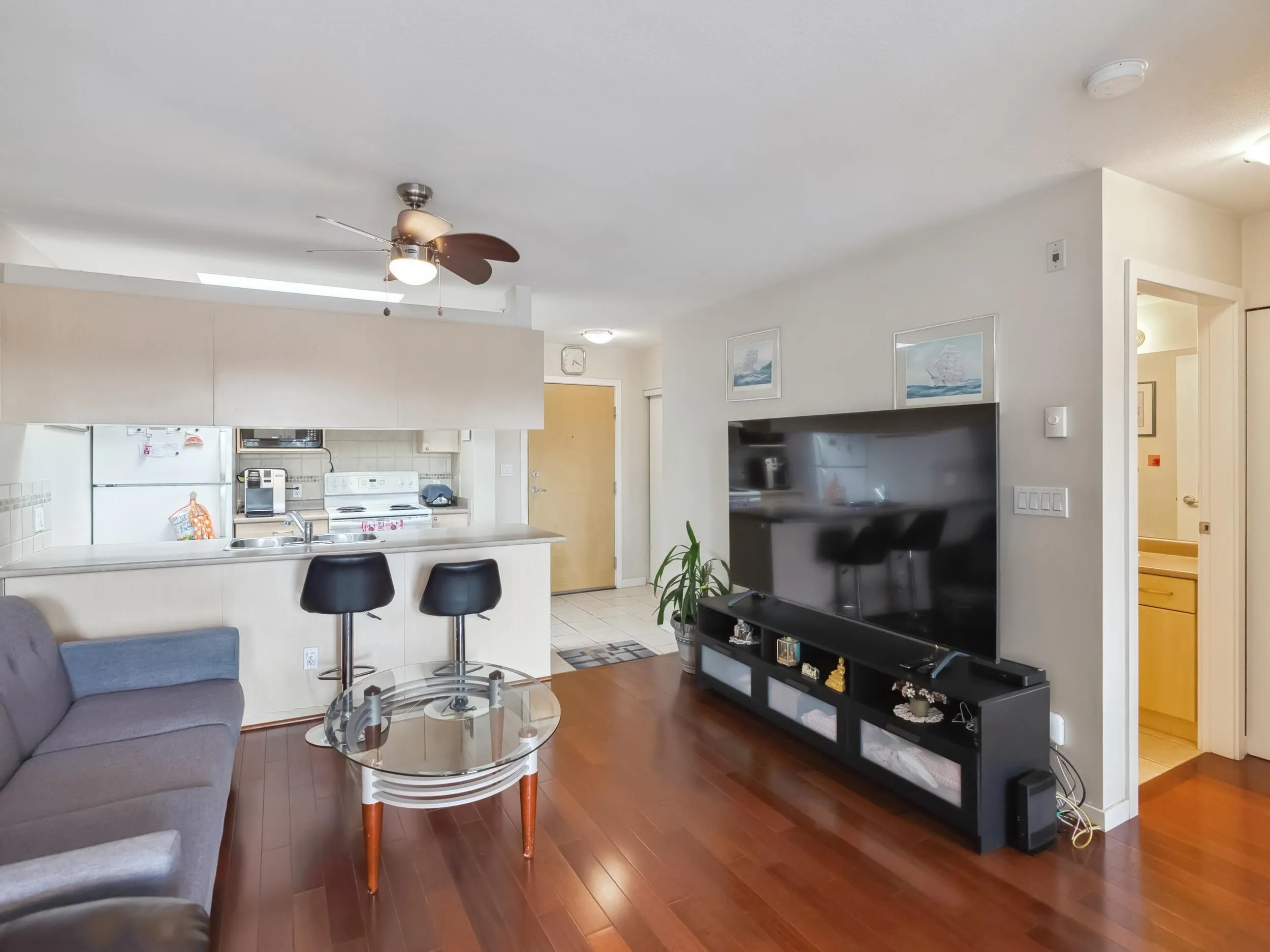 416 2891 E Hastings Street