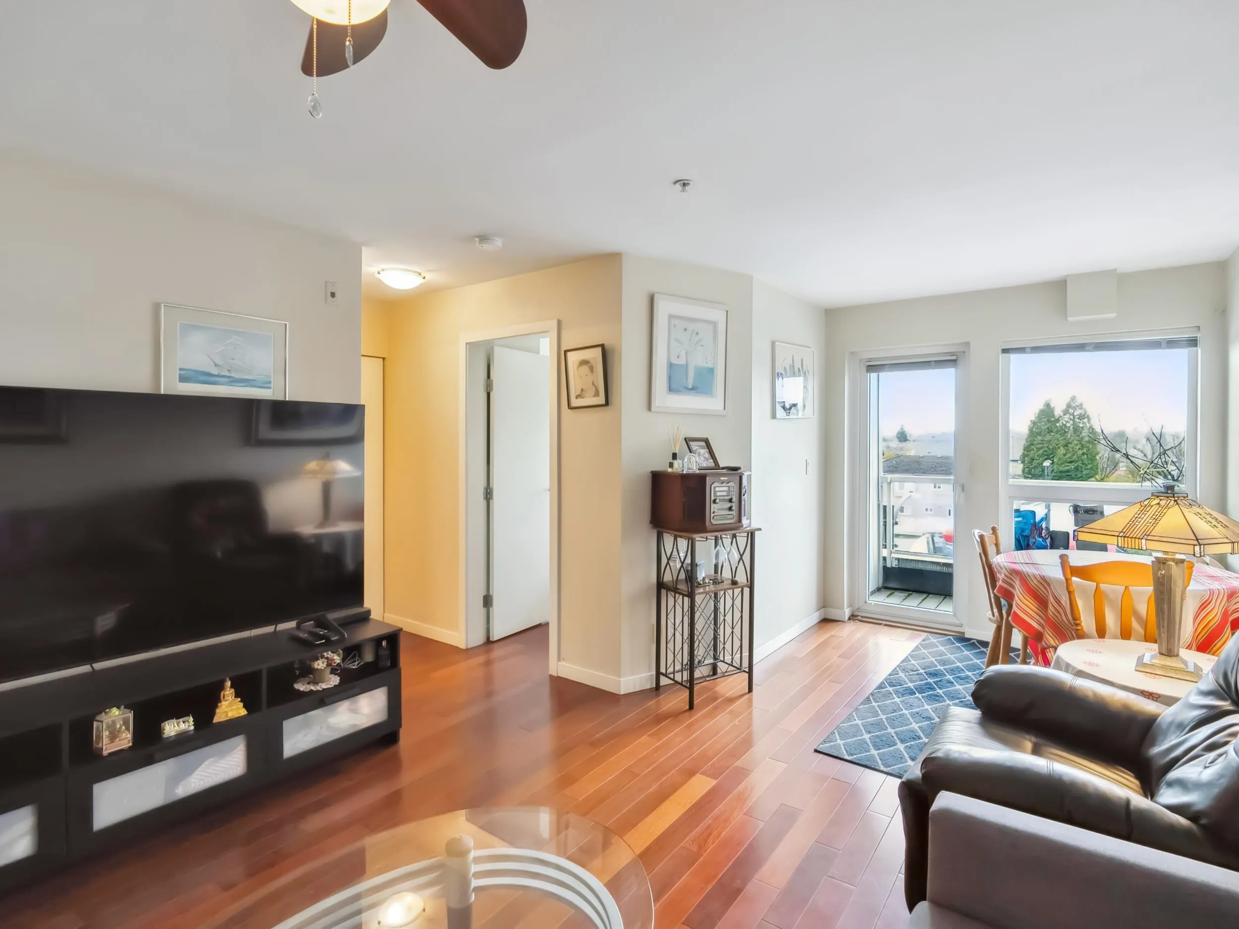 416 2891 E Hastings Street