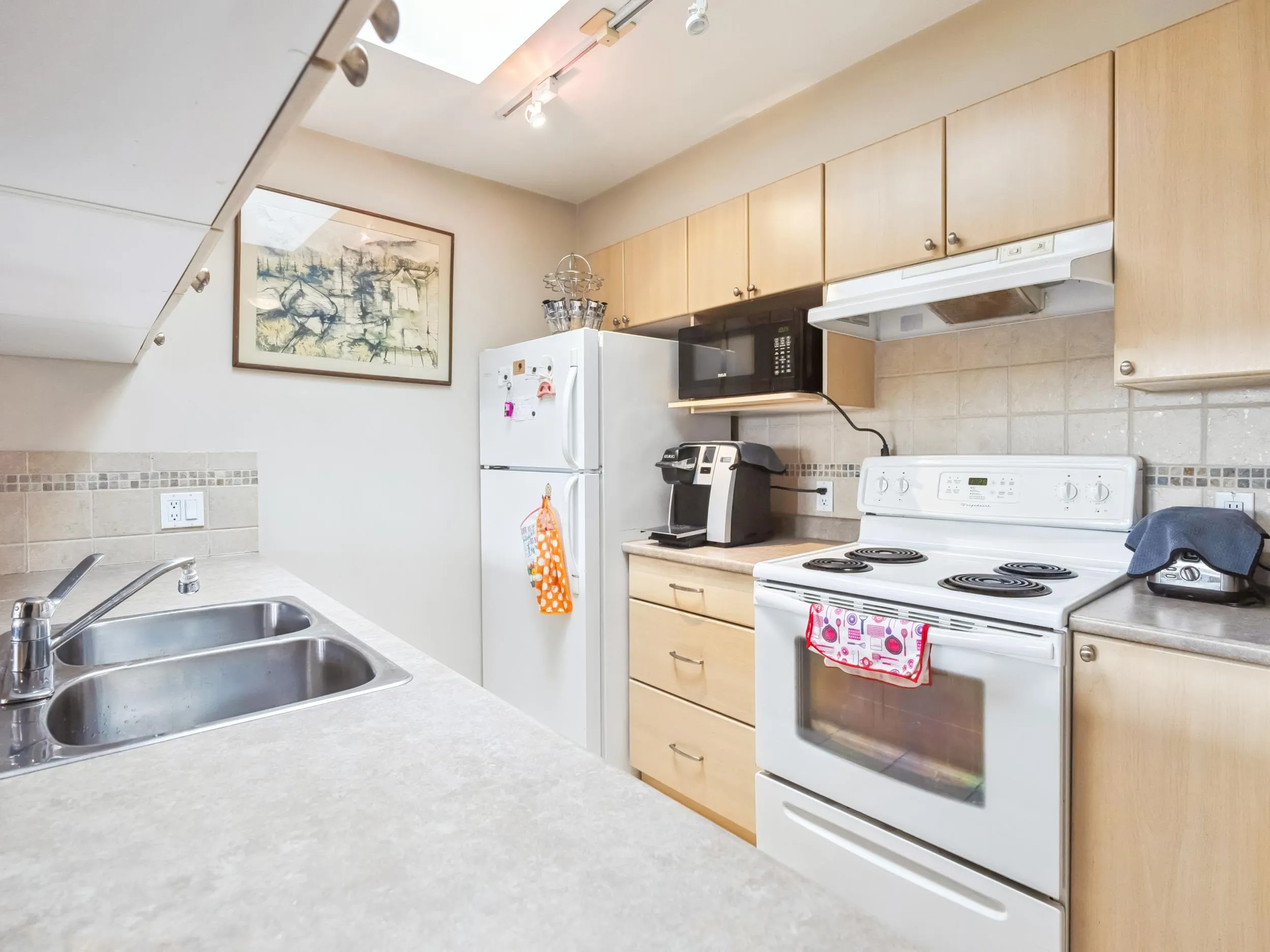 416 2891 E Hastings Street