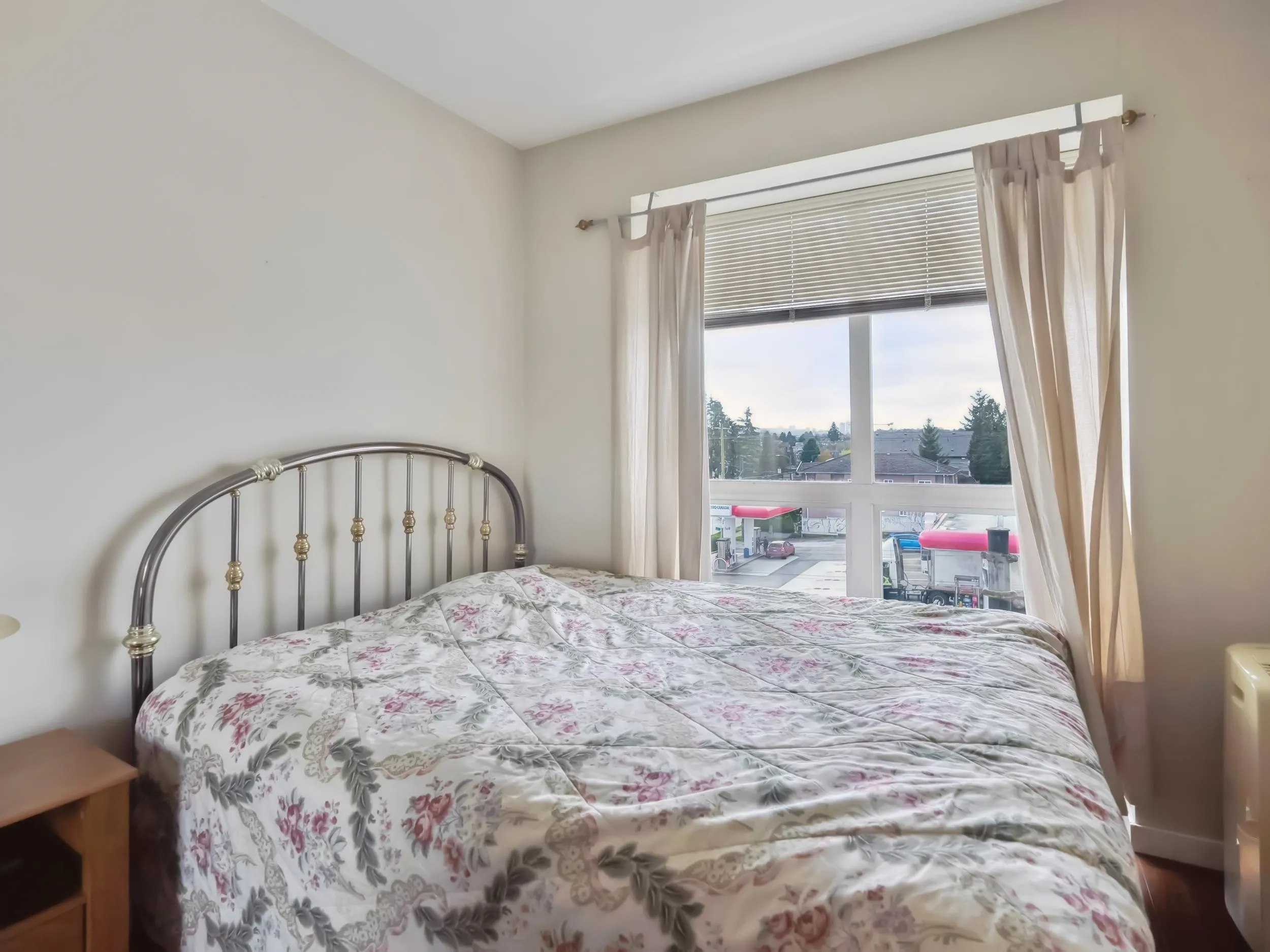 416 2891 E Hastings Street