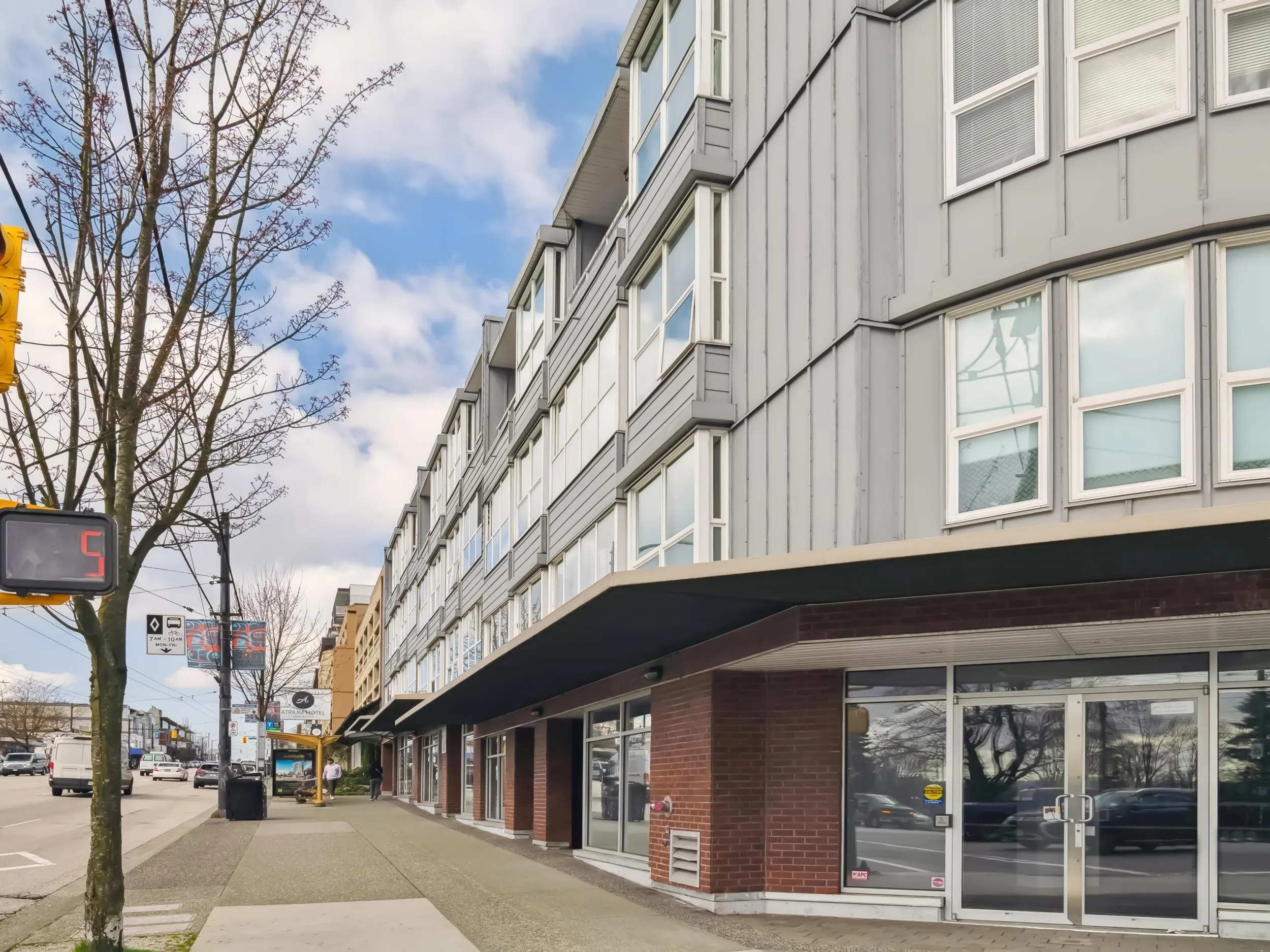 416 2891 E Hastings Street