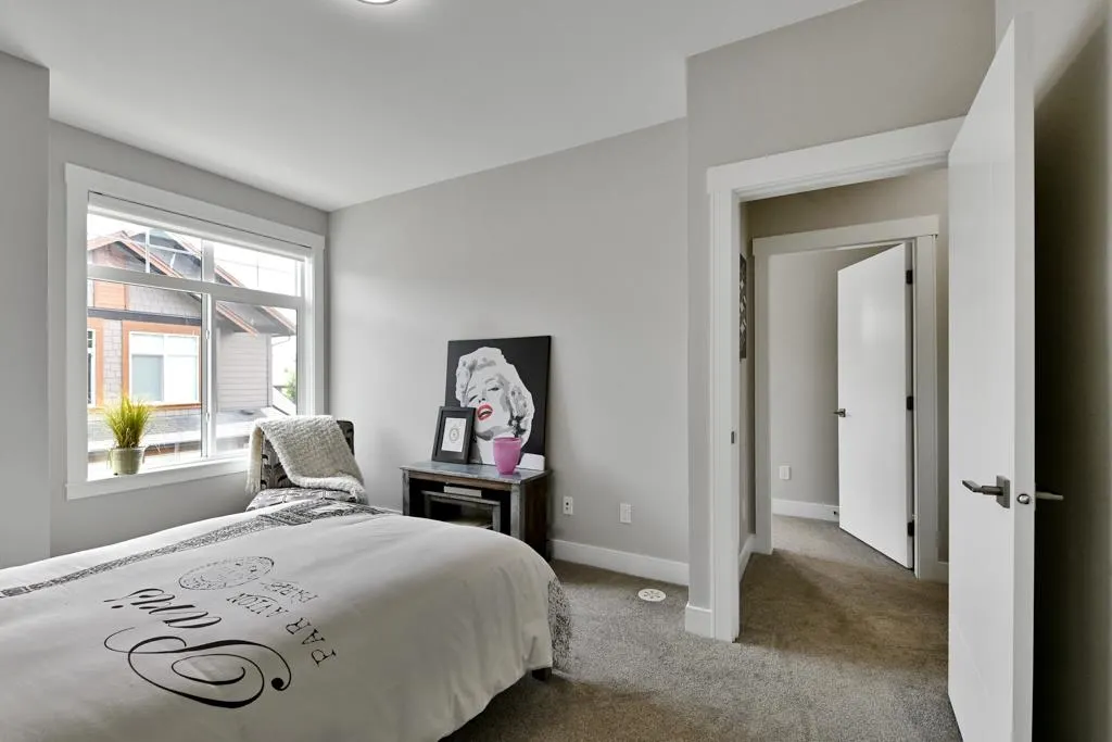 19 17033 Fraser Highway