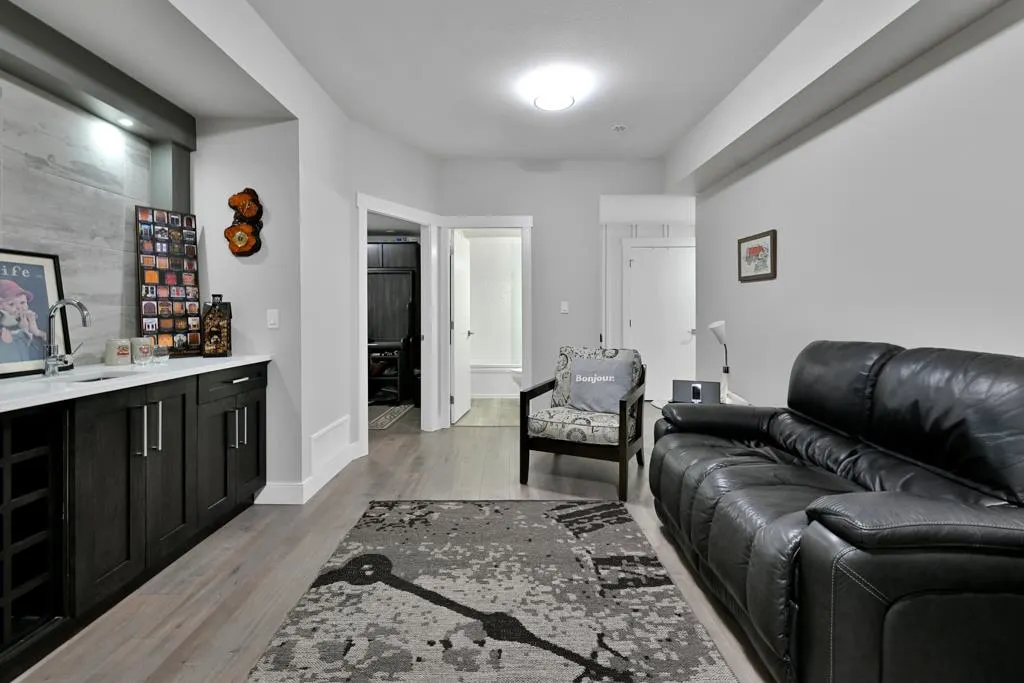 19 17033 Fraser Highway