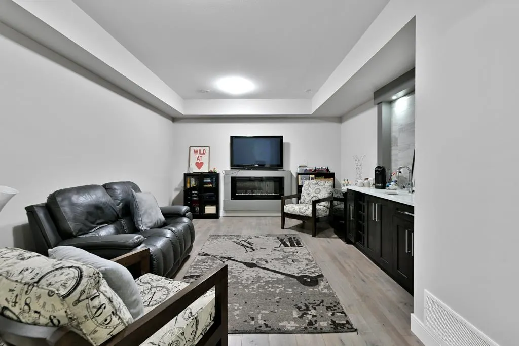 19 17033 Fraser Highway