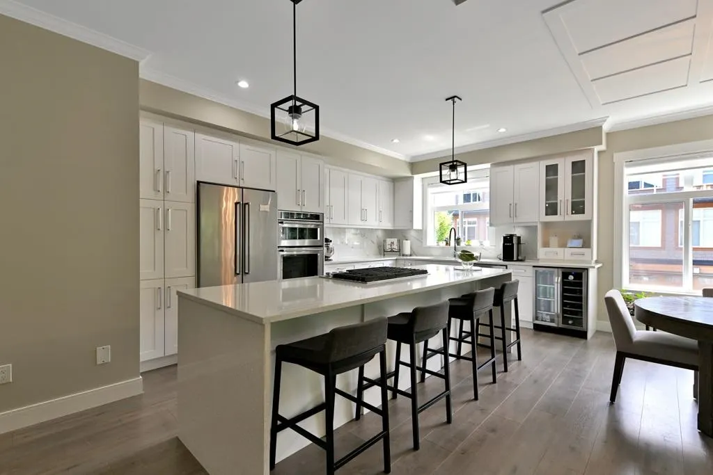 19 17033 Fraser Highway