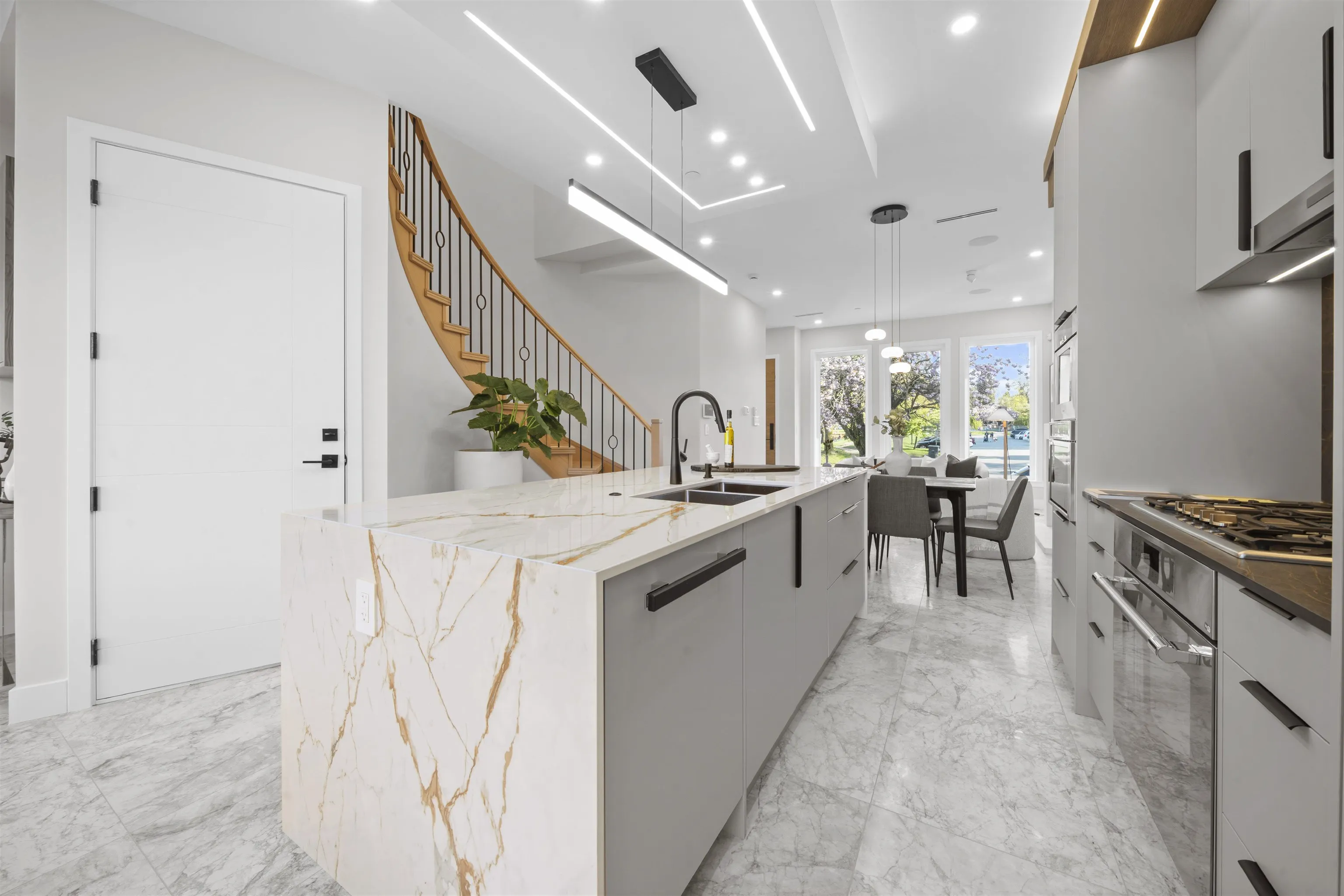 2455 W 10th Avenue