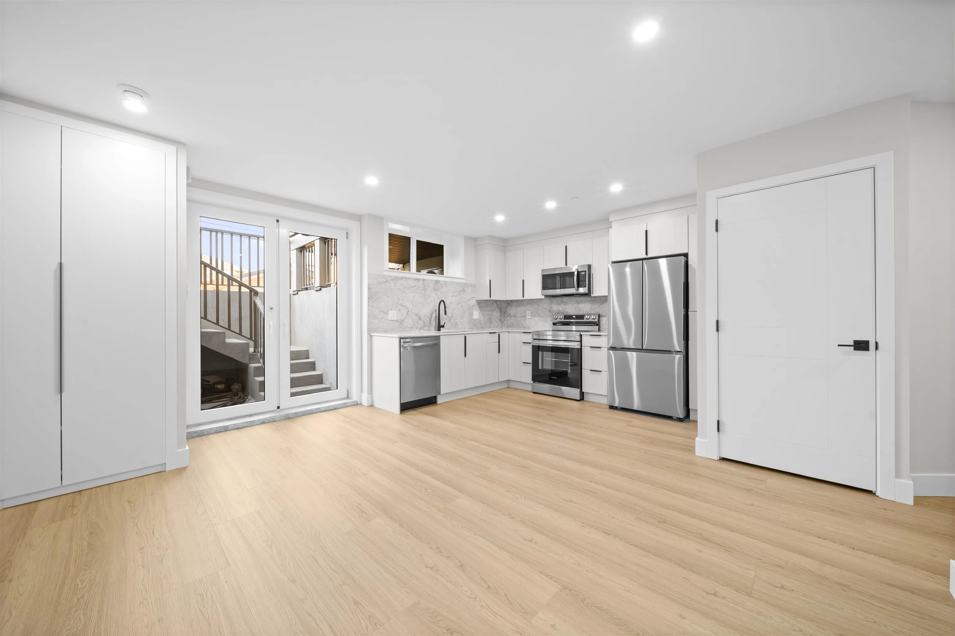 2455 W 10th Avenue