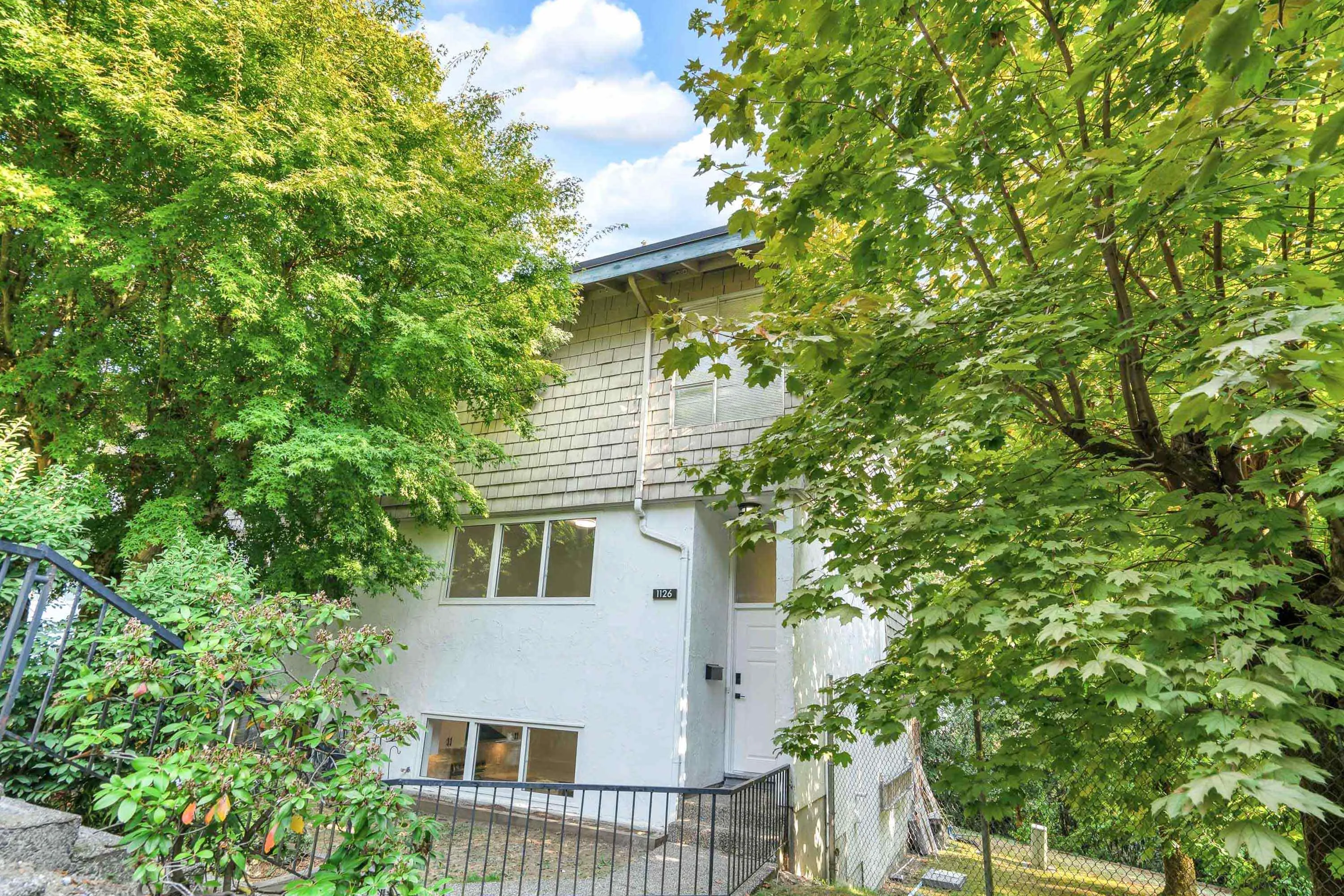 1126 Chateau Place