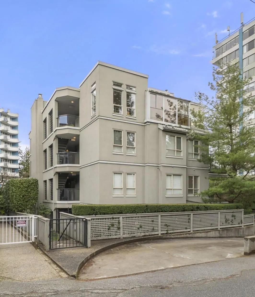 402 4688 W 10th Avenue