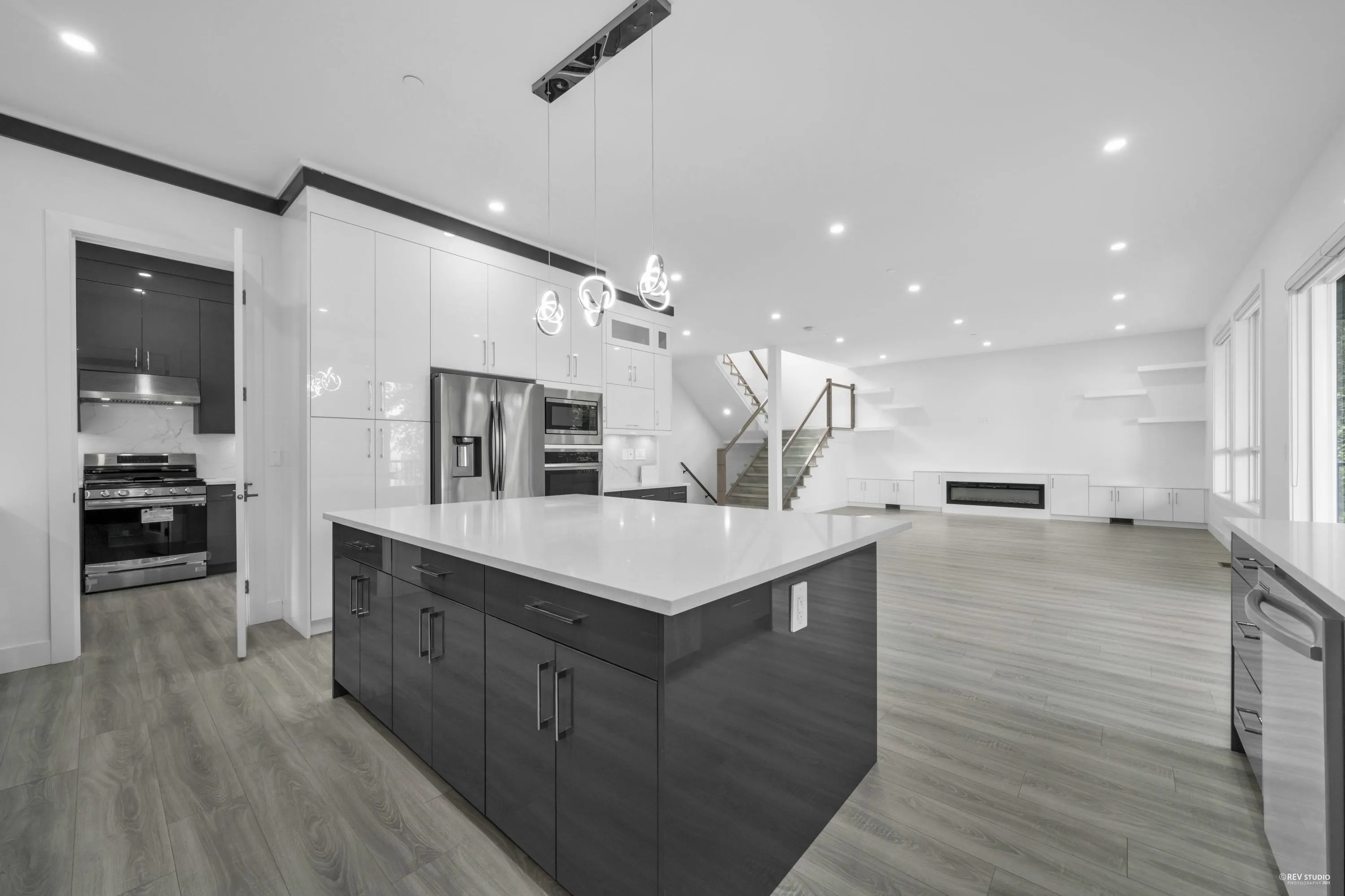 4 5988 Lindeman Street
