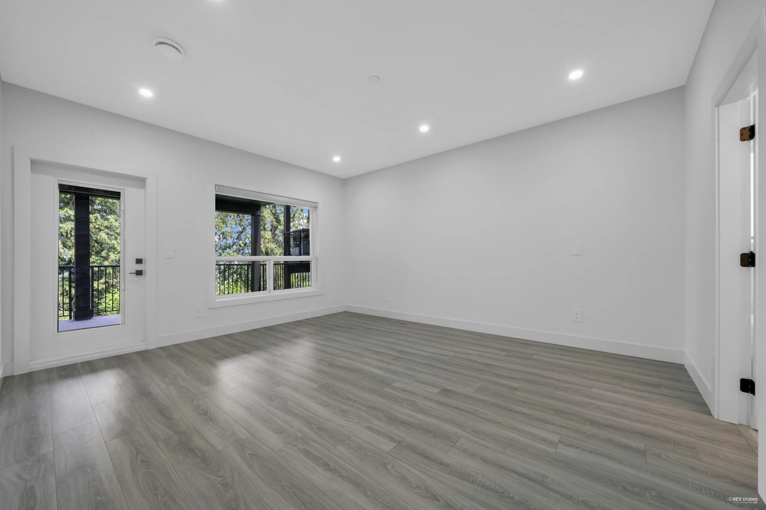 4 5988 Lindeman Street