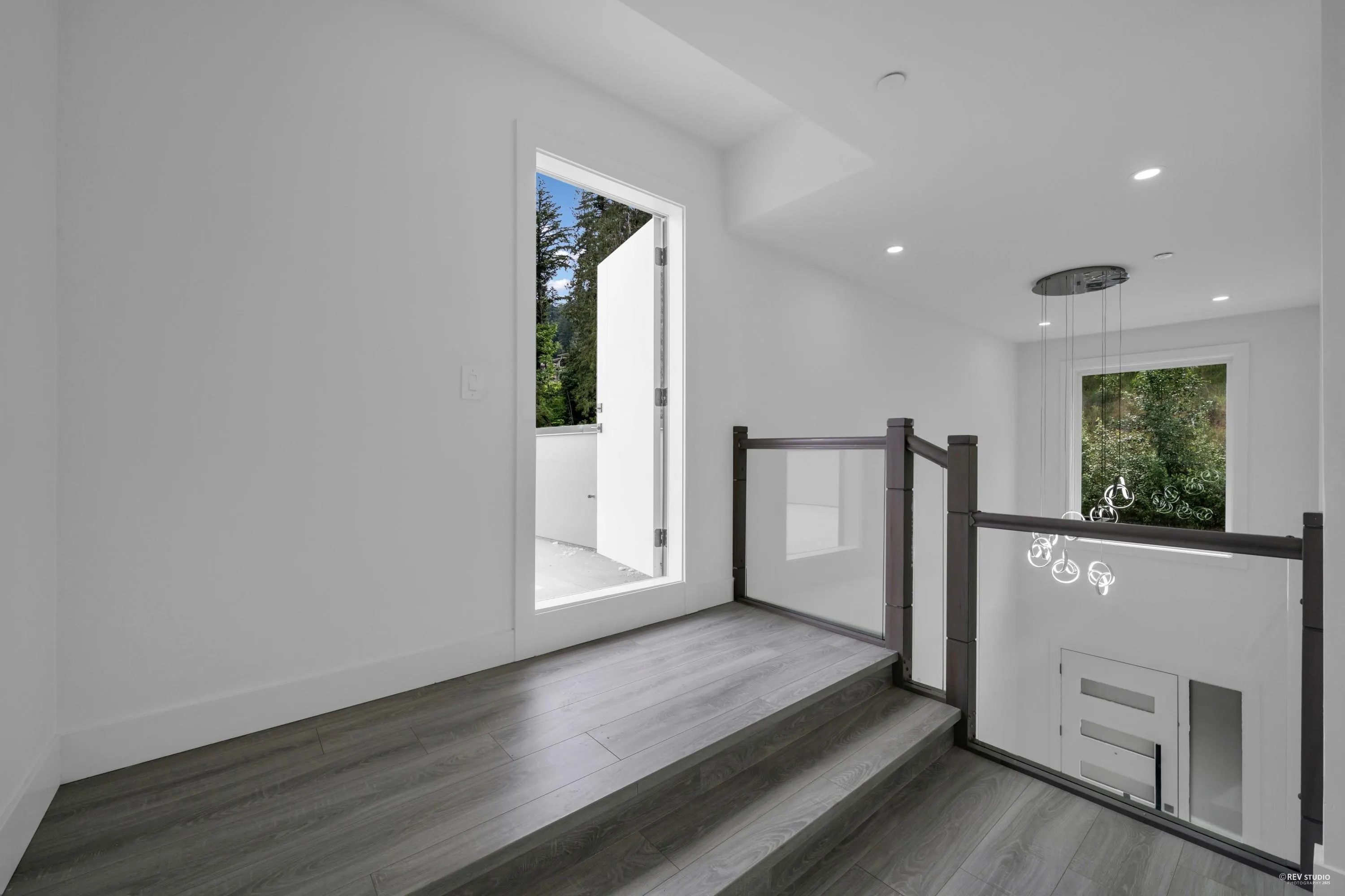 4 5988 Lindeman Street