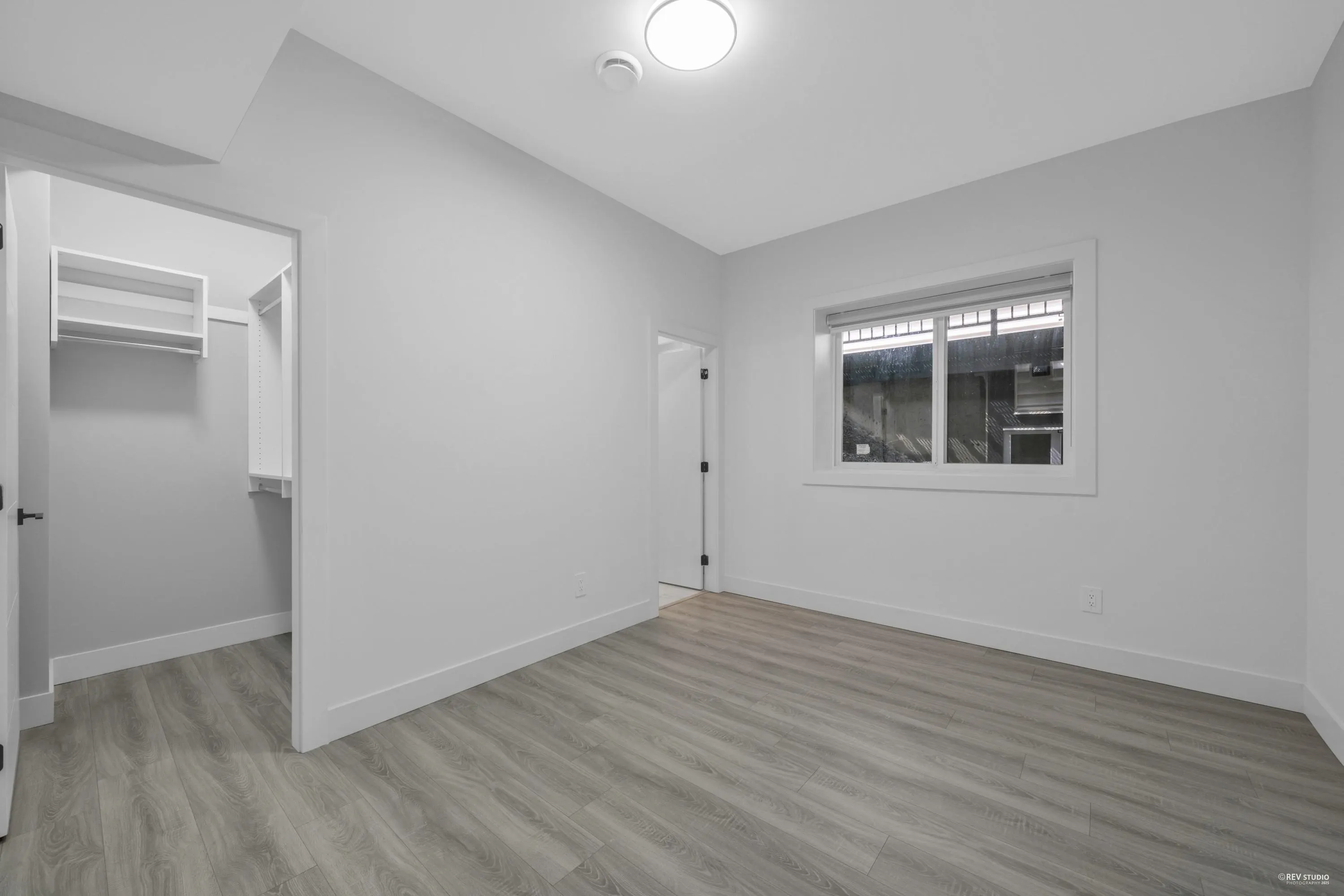 4 5988 Lindeman Street