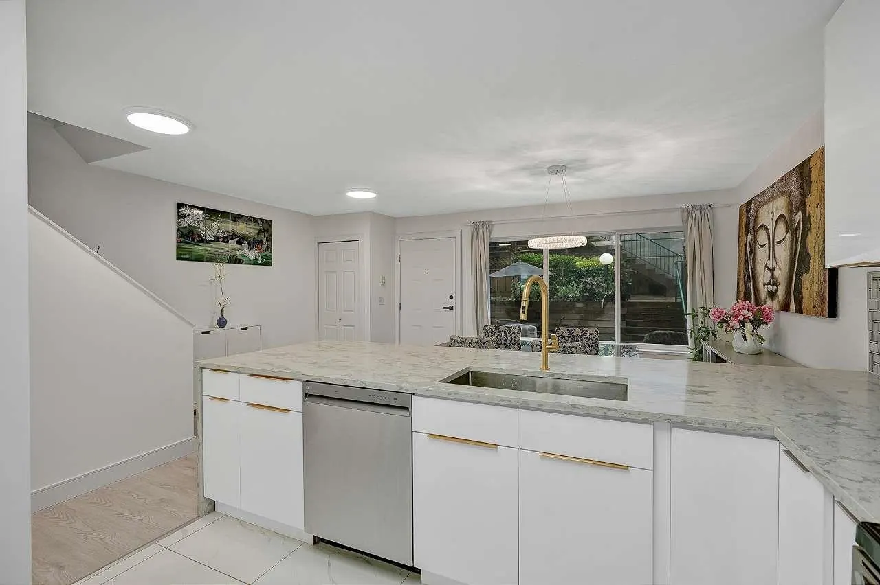 144 Shoreline Circle