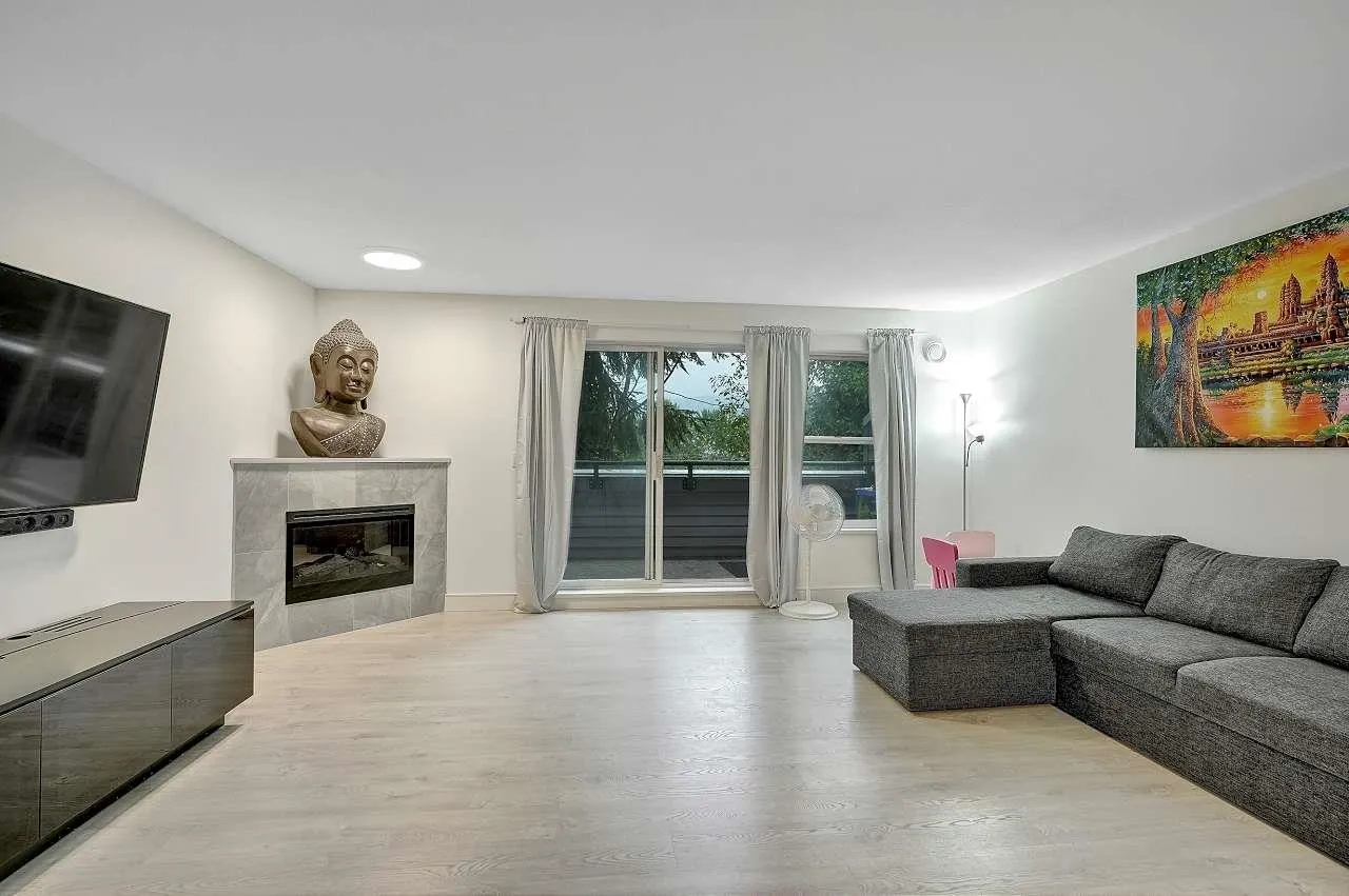 144 Shoreline Circle