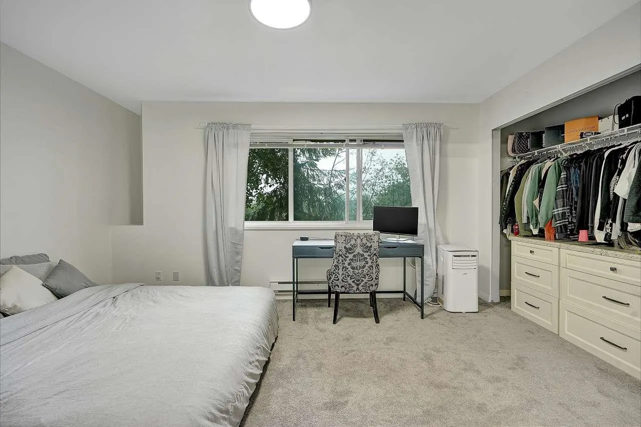 144 Shoreline Circle