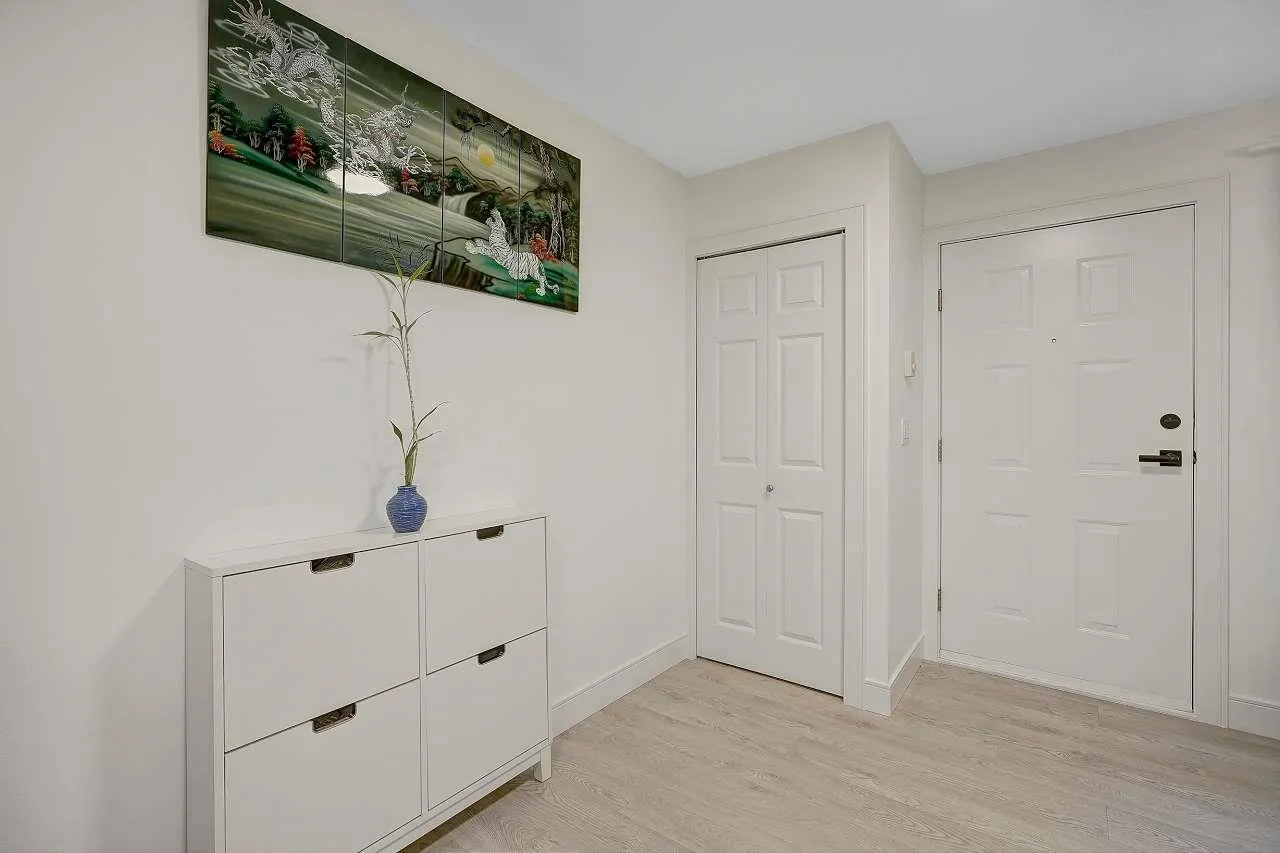 144 Shoreline Circle