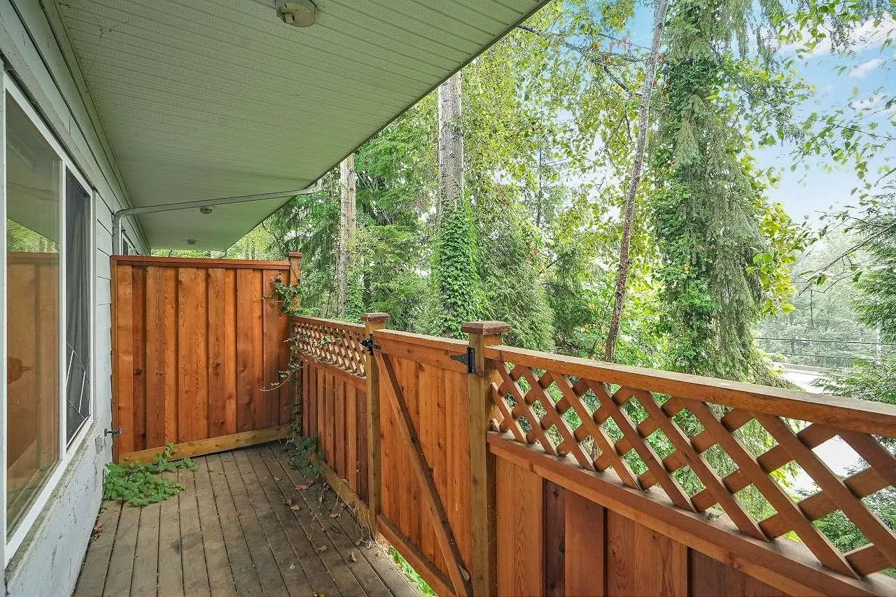 144 Shoreline Circle