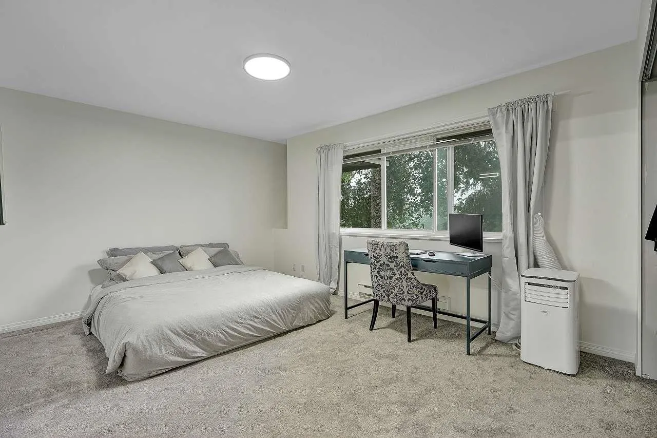 144 Shoreline Circle