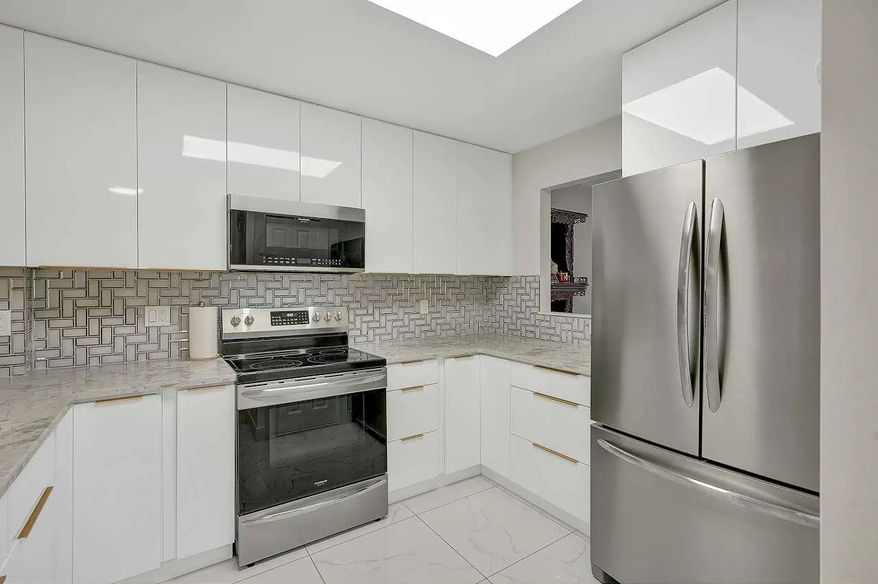 144 Shoreline Circle