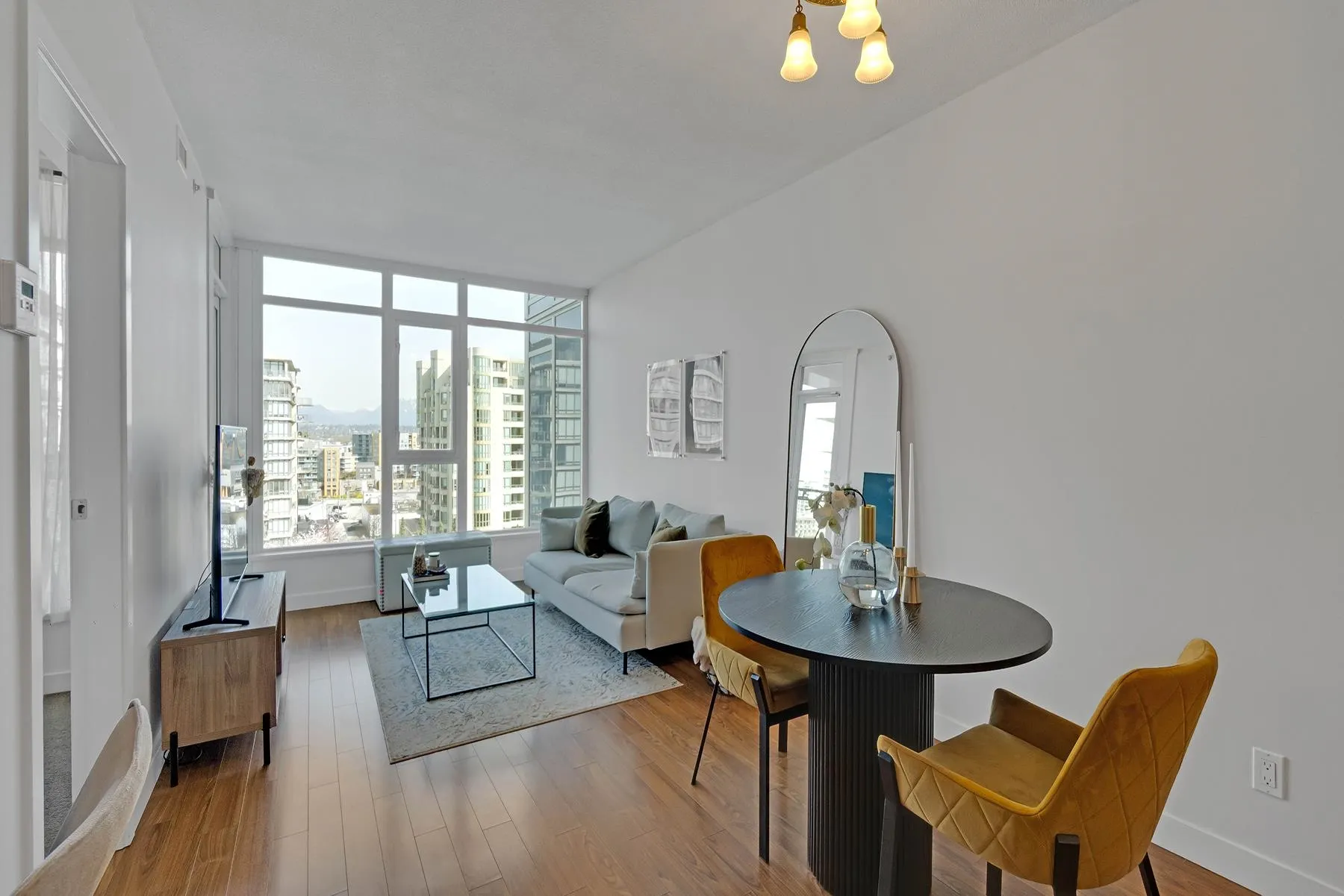 1509 7373 Westminster Highway