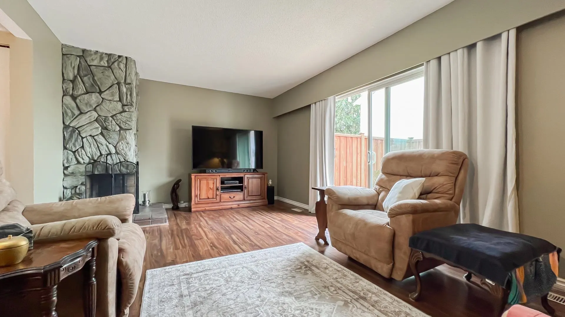 324 9411 Glendower Drive