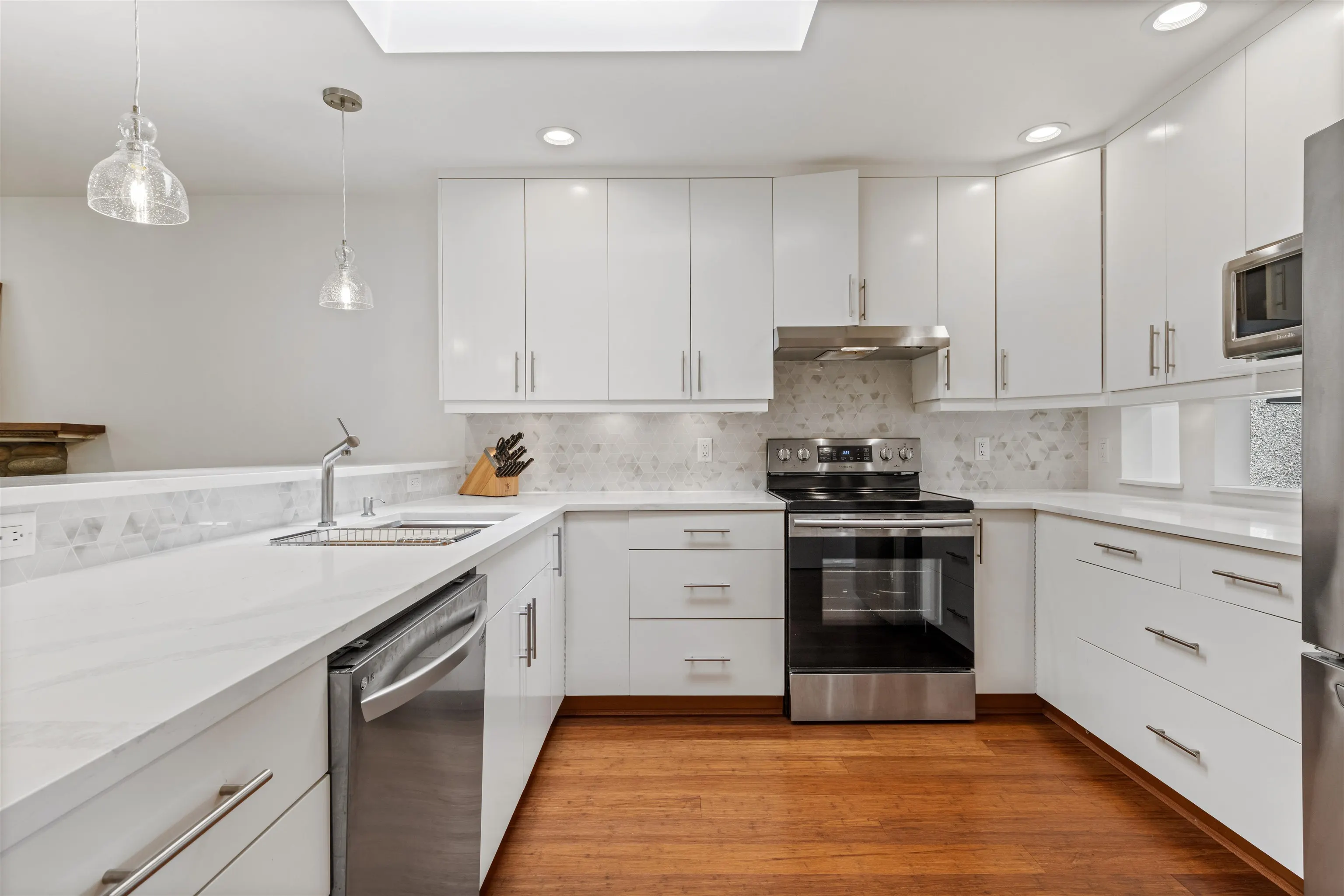 13044 14 Avenue