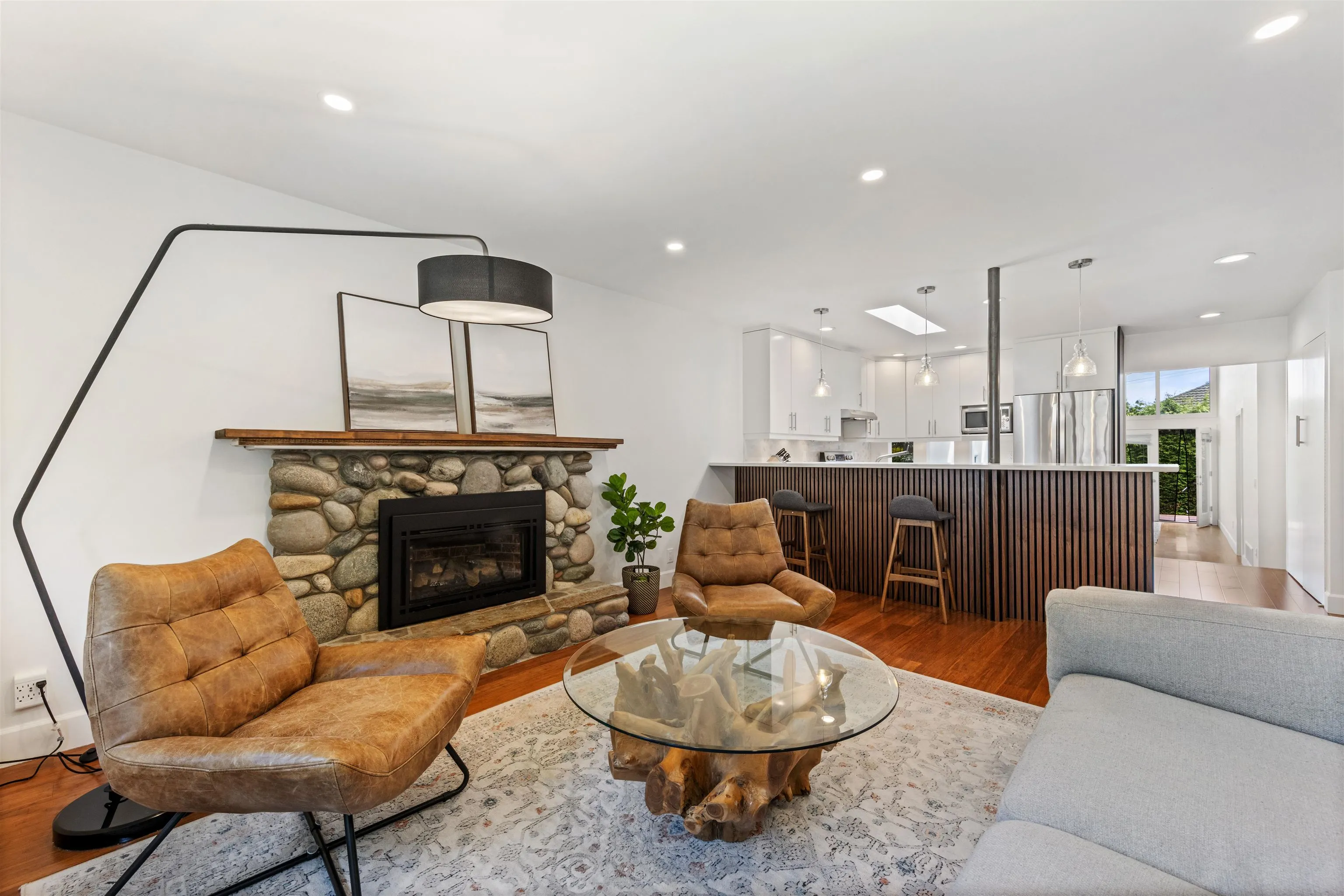 13044 14 Avenue