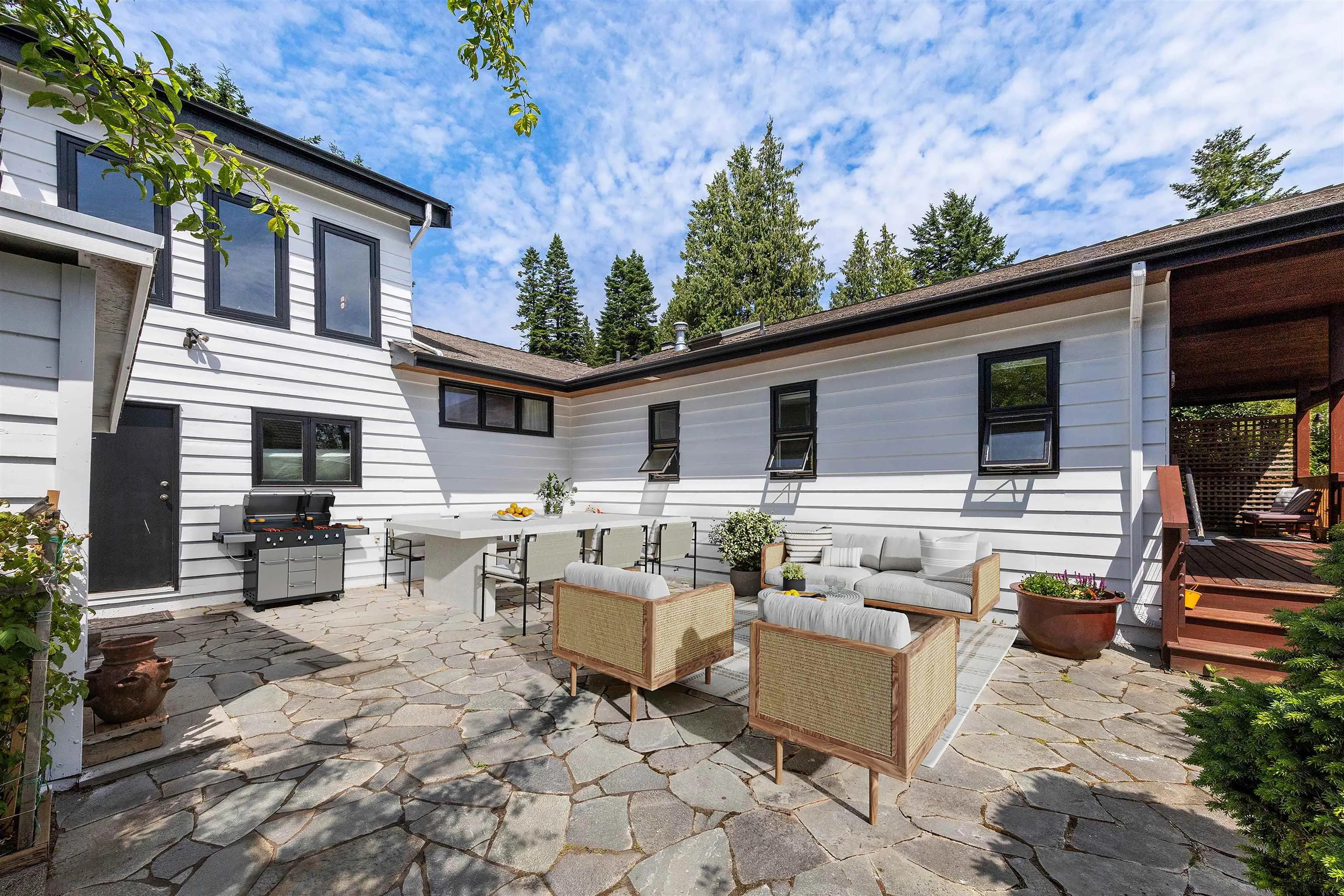 13044 14 Avenue